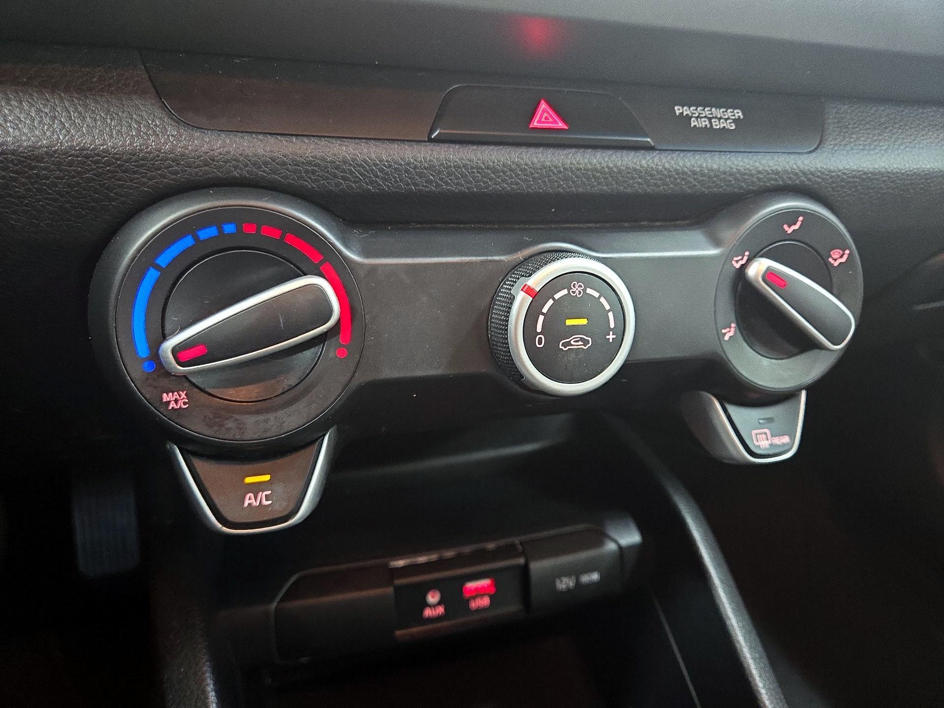 Thumbnail: 2020 Kia Rio - 15