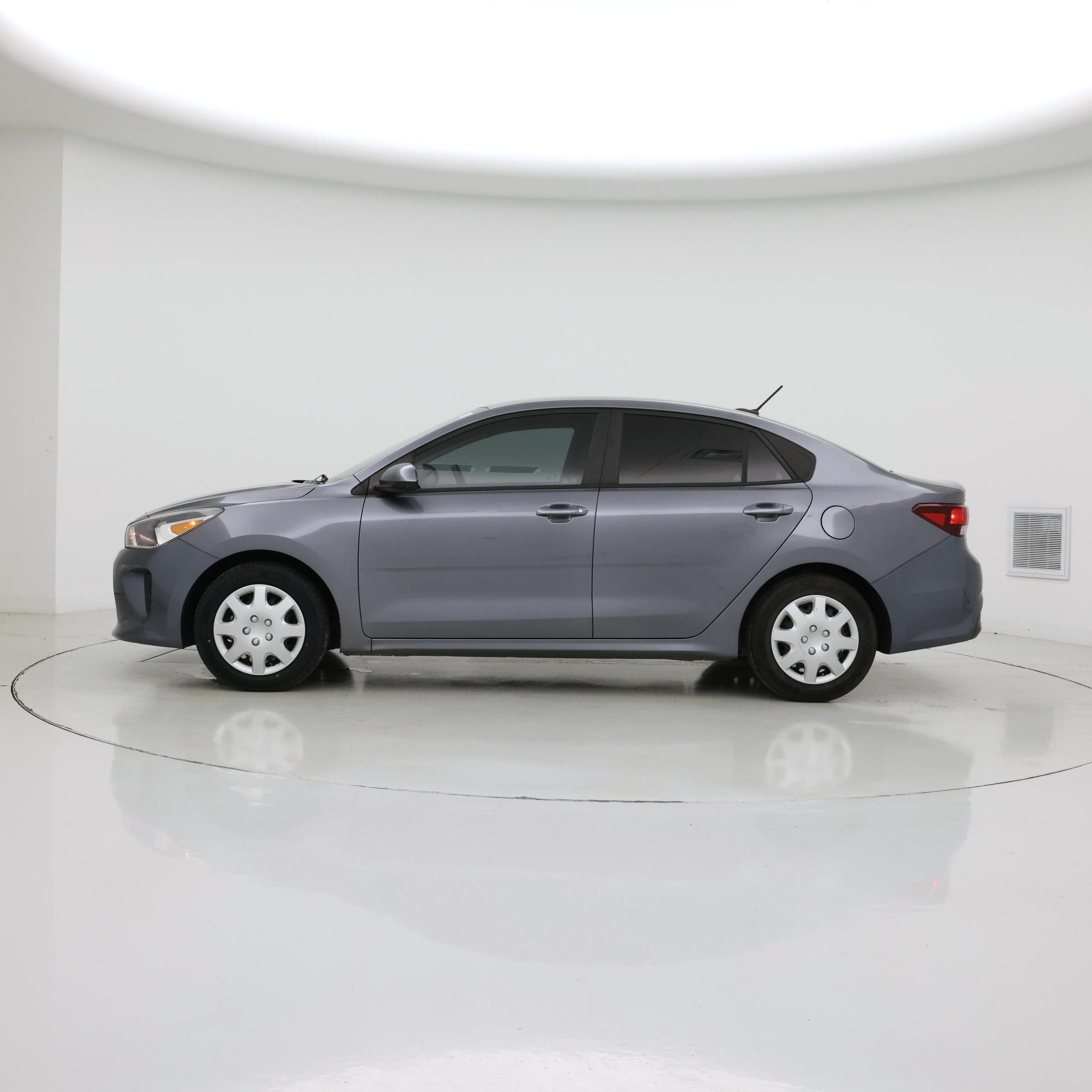 Thumbnail: 2020 Kia Rio - 3