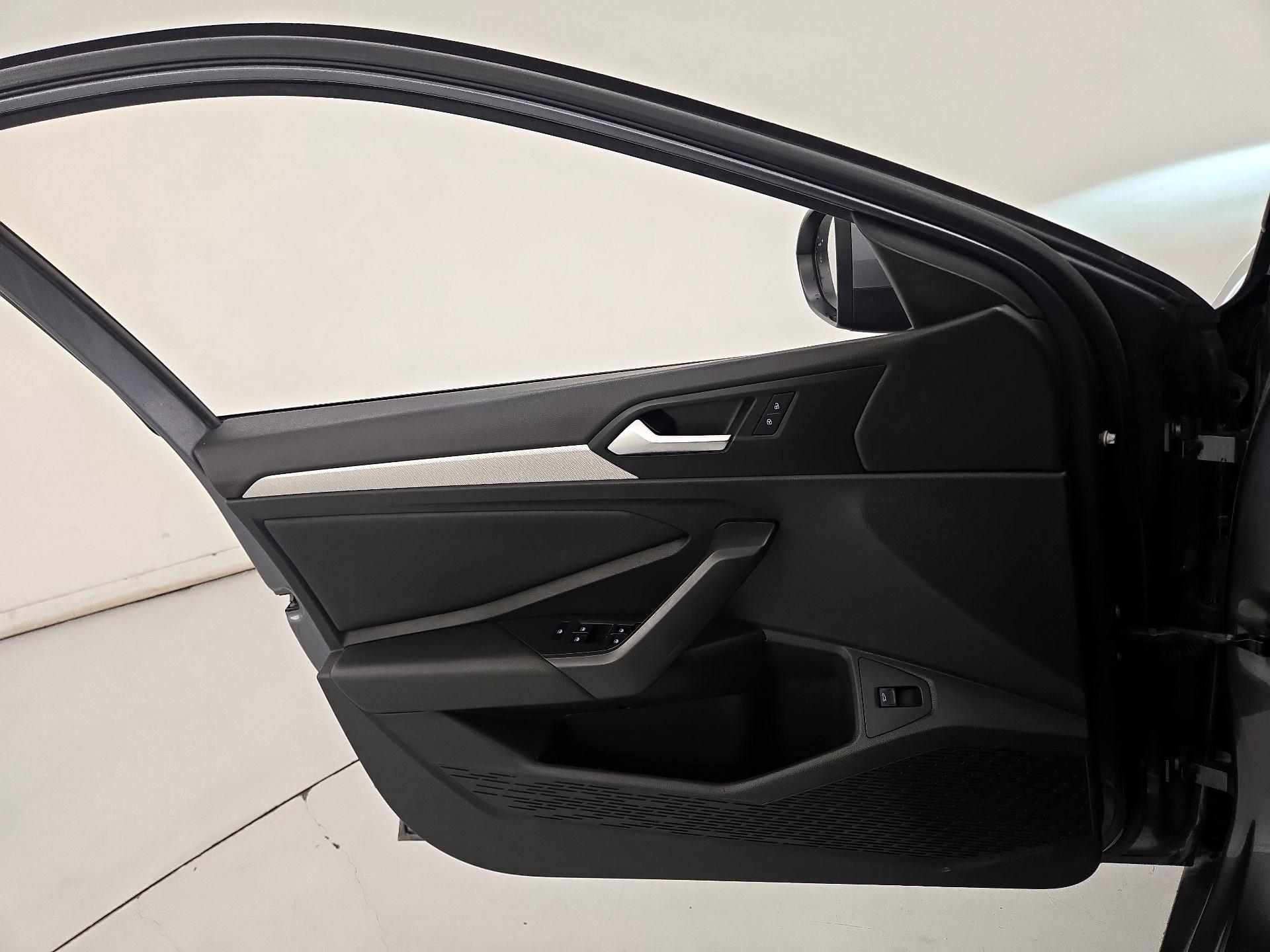 Thumbnail: 2019 Volkswagen Jetta - 12