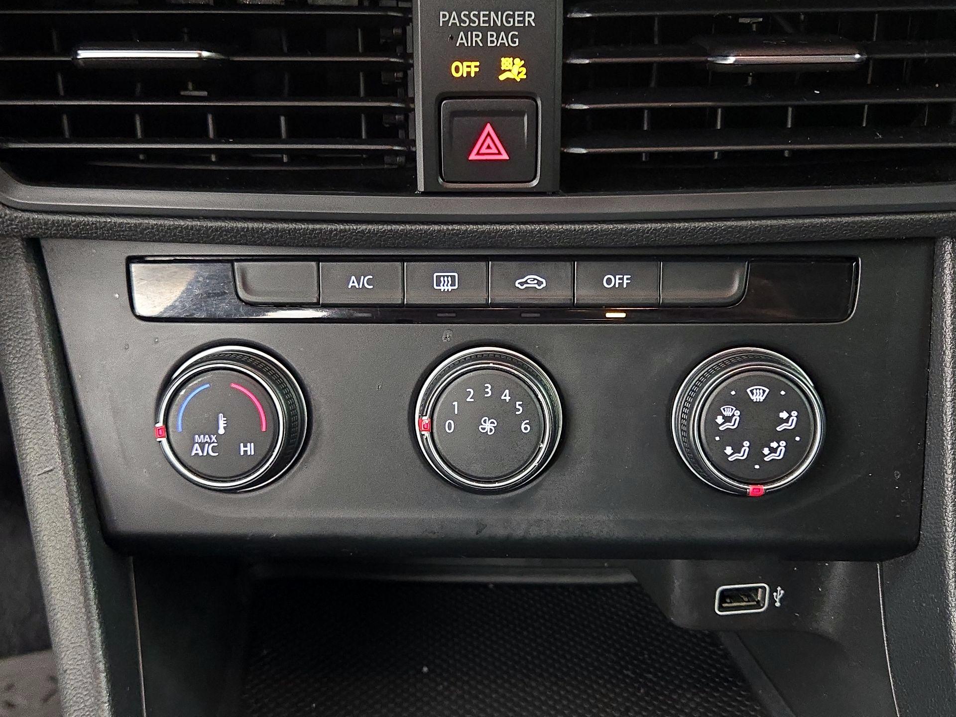 Thumbnail: 2019 Volkswagen Jetta - 16