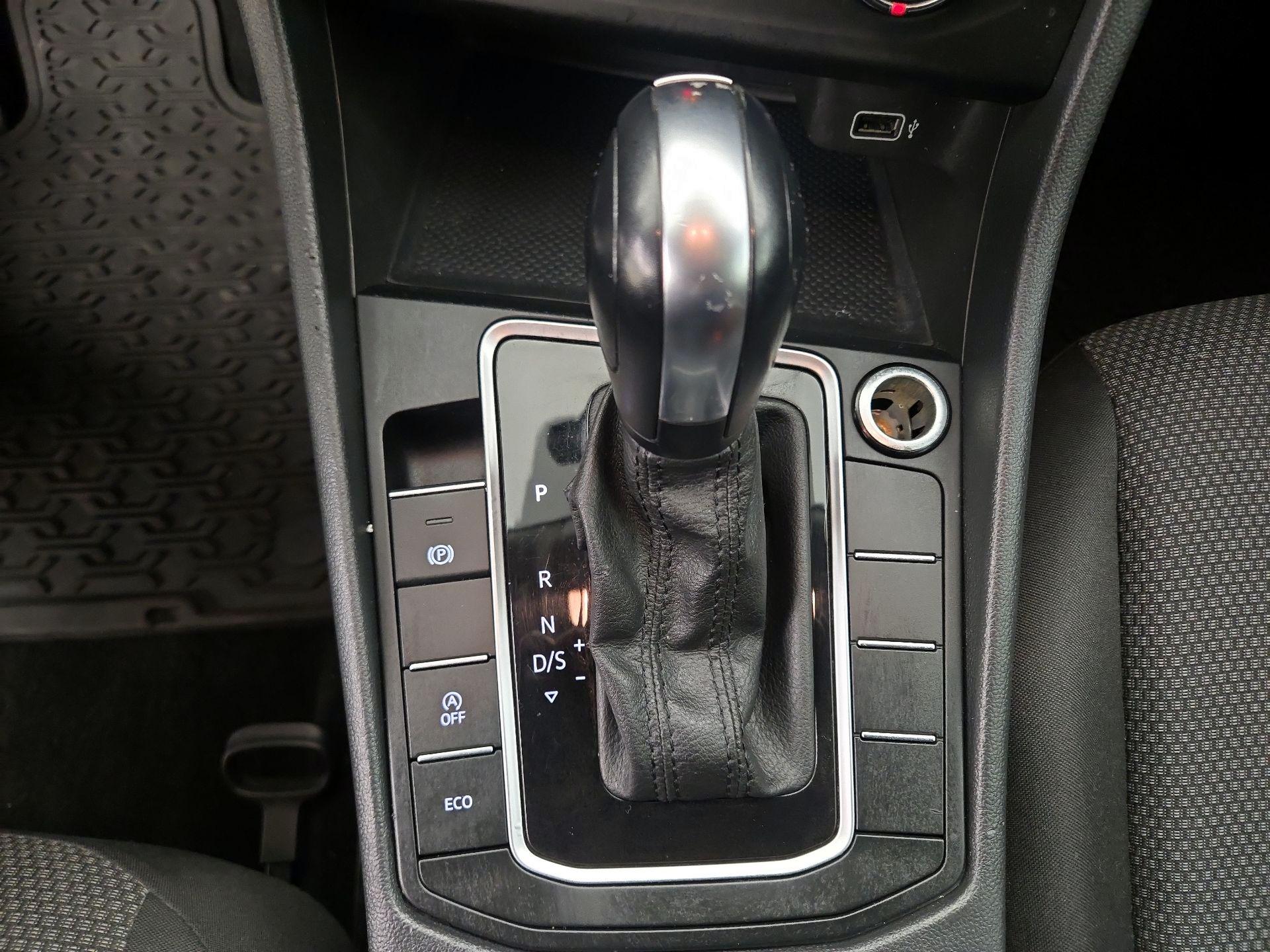 Thumbnail: 2019 Volkswagen Jetta - 17