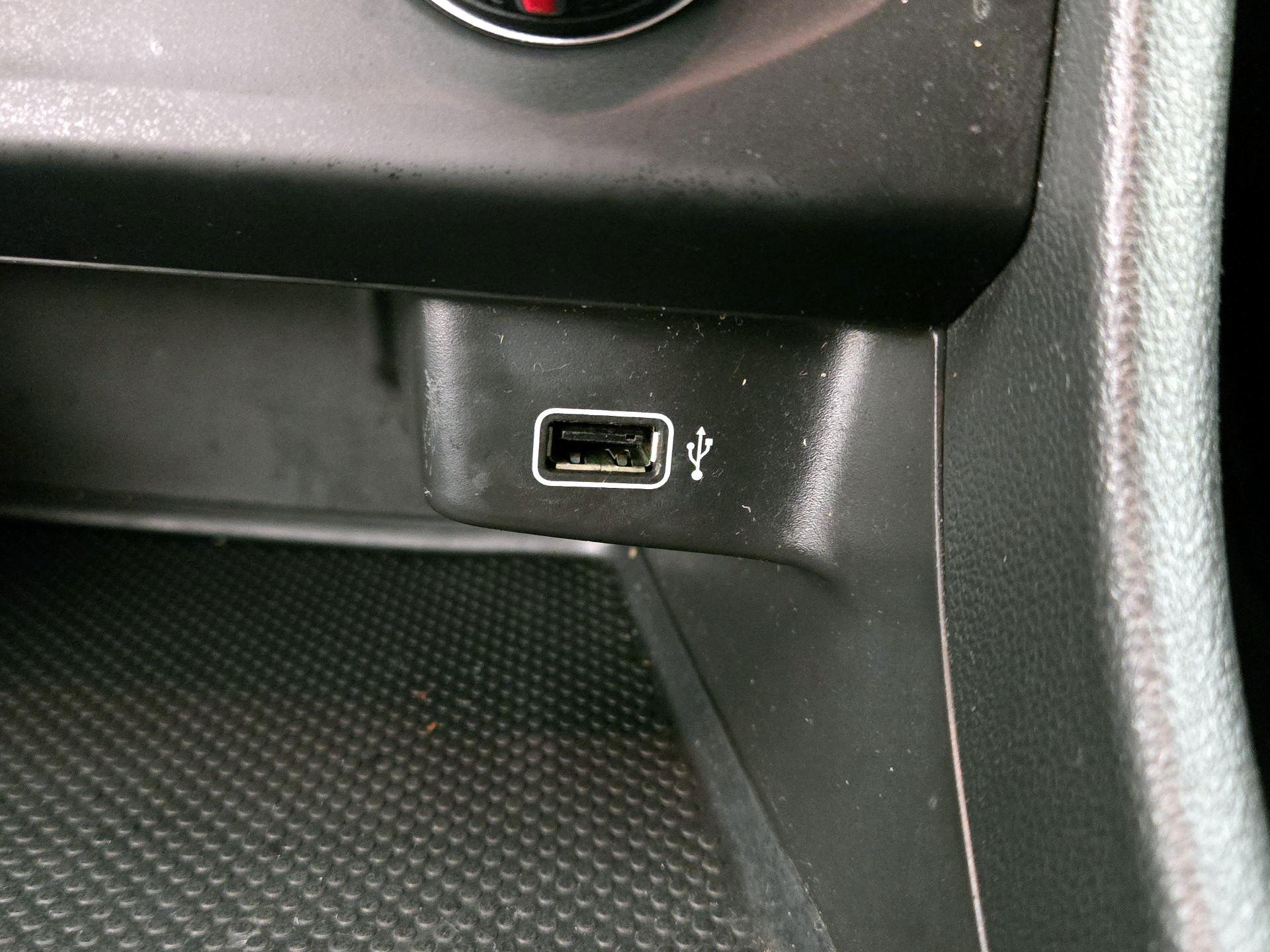 Thumbnail: 2019 Volkswagen Jetta - 18