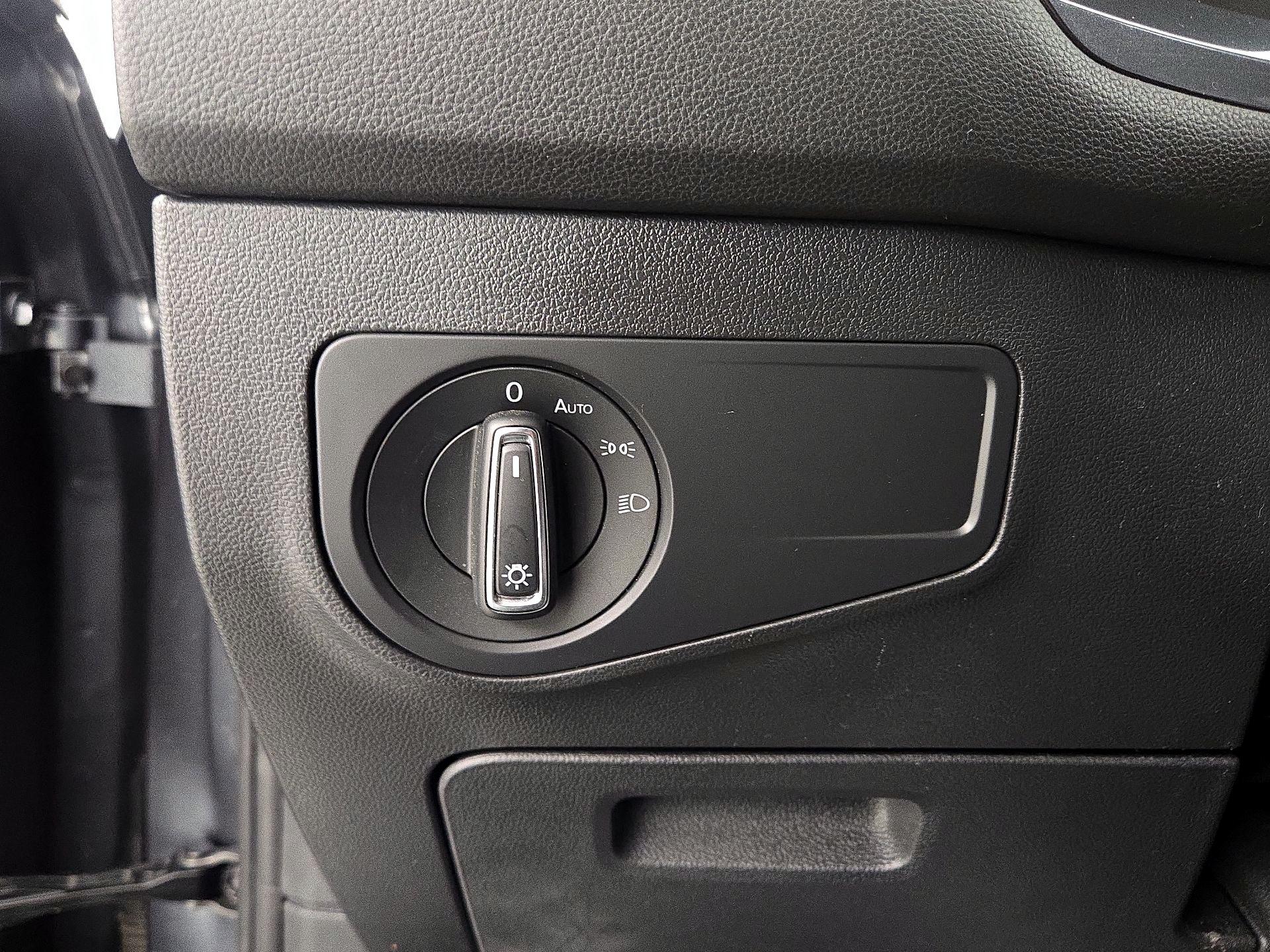 Thumbnail: 2021 Volkswagen Tiguan - 13