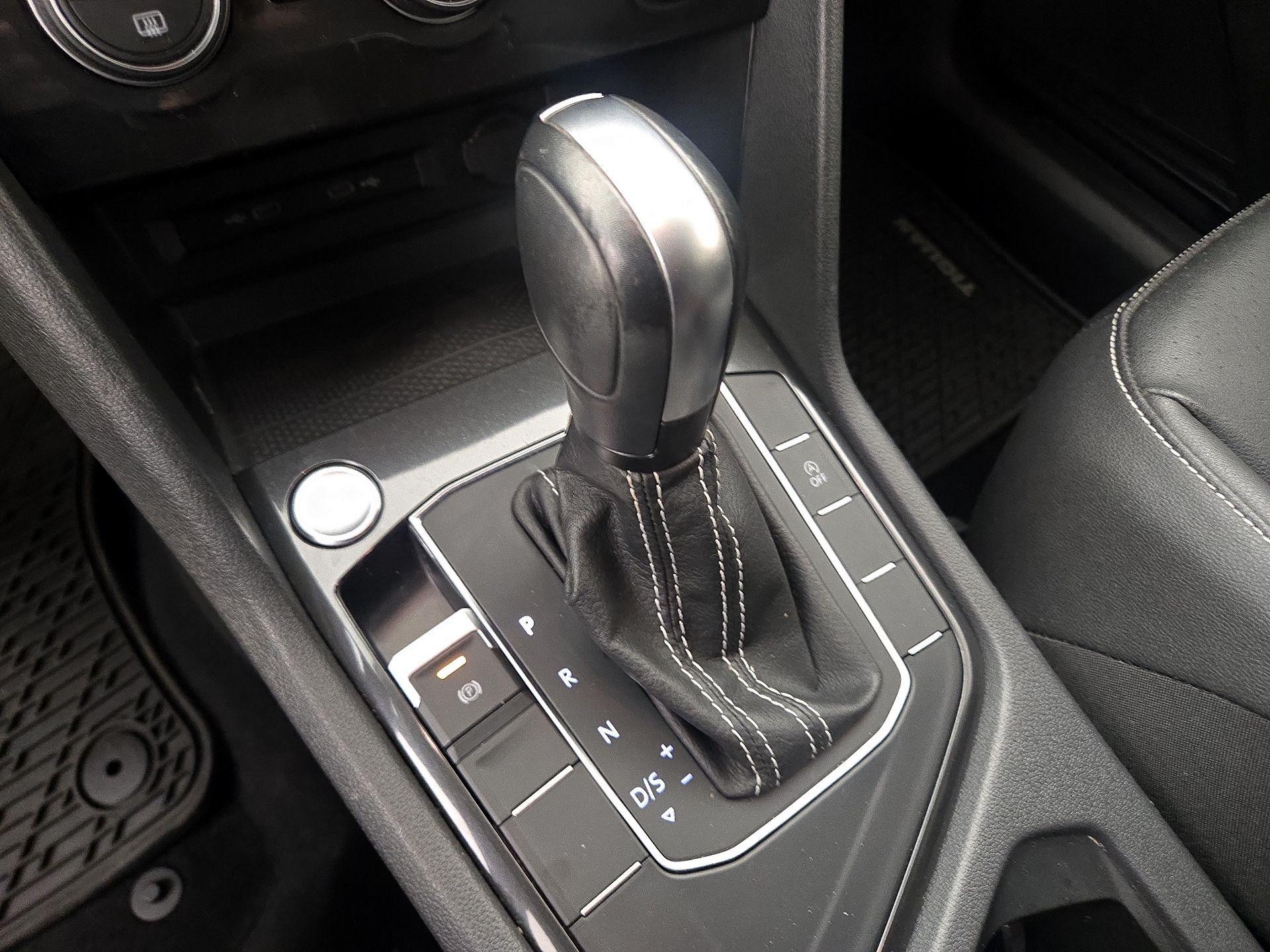 Thumbnail: 2021 Volkswagen Tiguan - 17