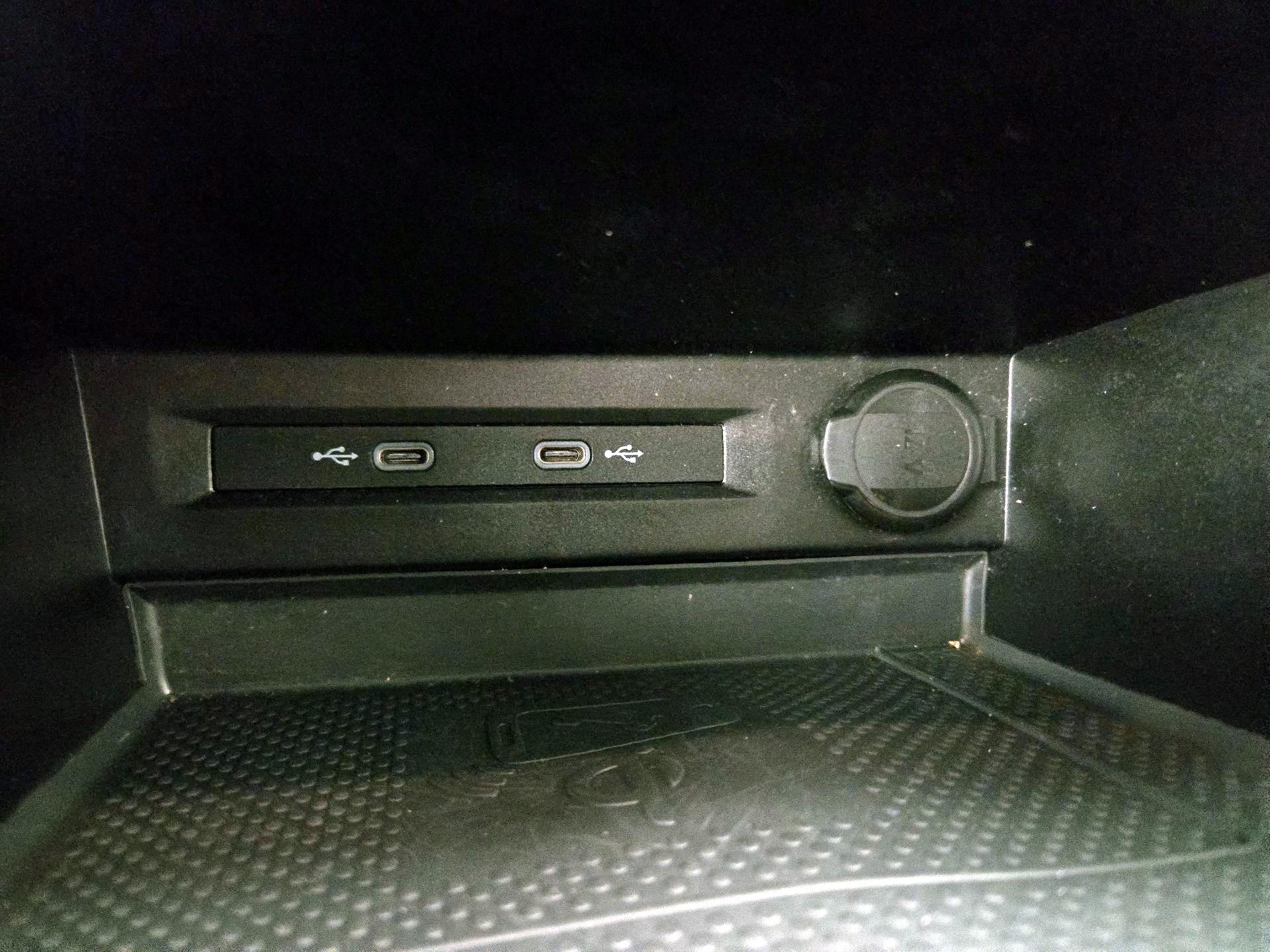 Thumbnail: 2021 Volkswagen Tiguan - 18