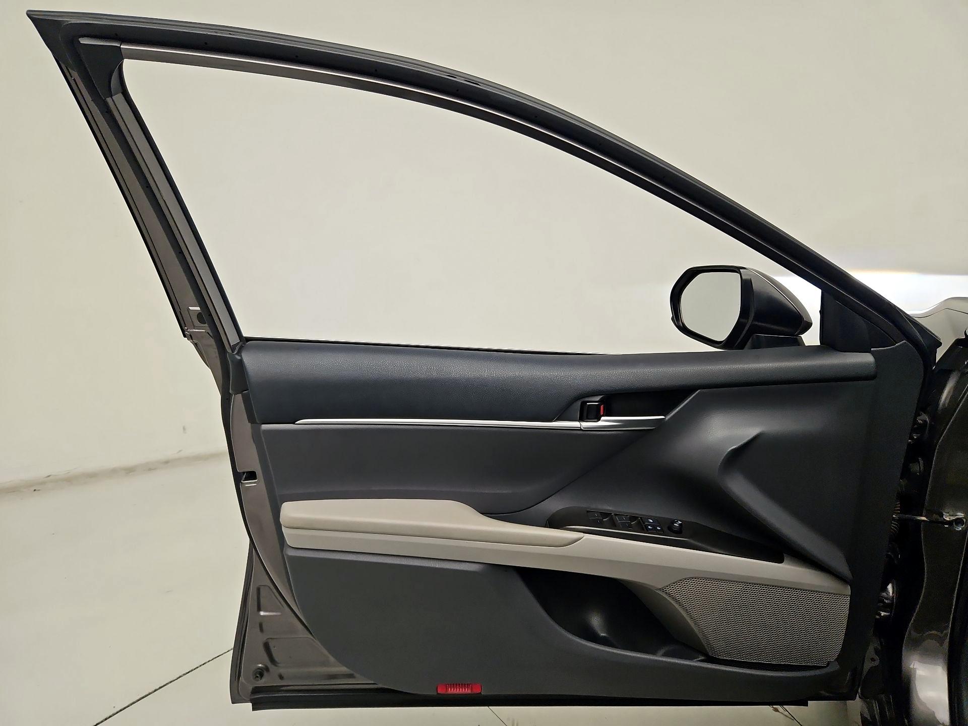 Thumbnail: 2023 Toyota Camry - 12