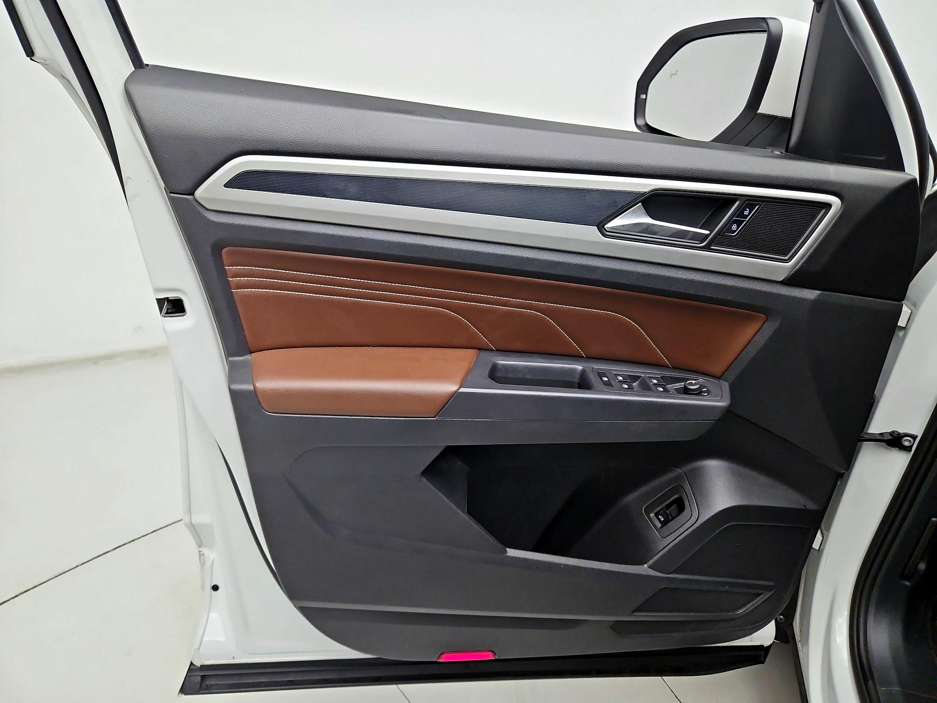 Thumbnail: 2021 Volkswagen Atlas - 12