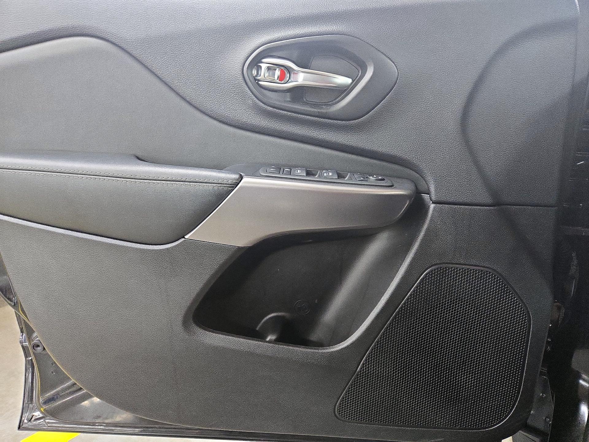 Thumbnail: 2021 Jeep Cherokee - 11