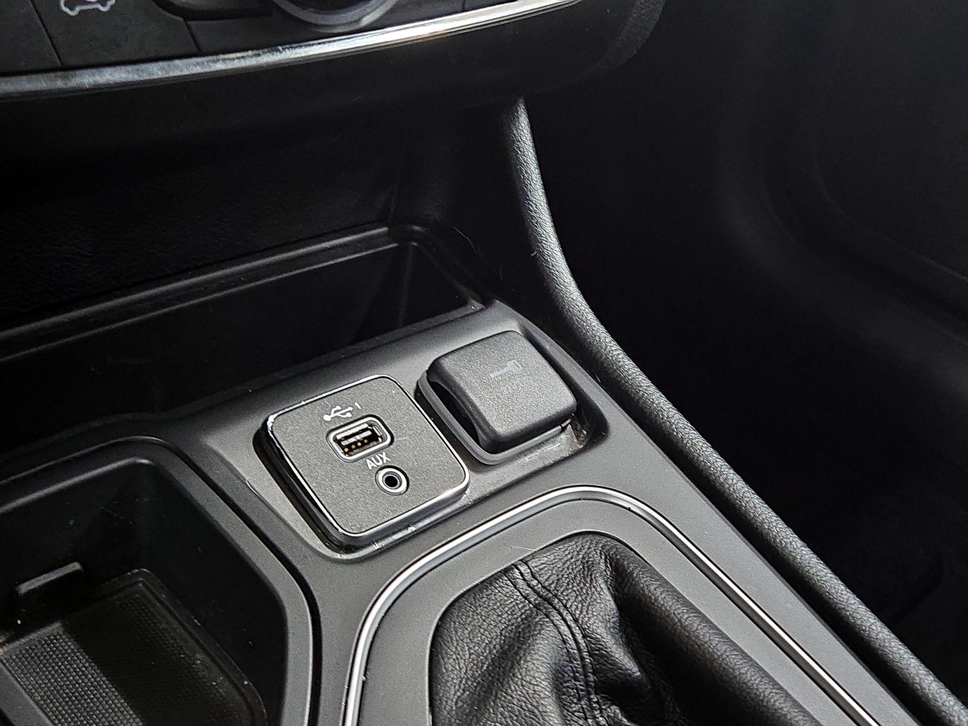 Thumbnail: 2021 Jeep Cherokee - 16