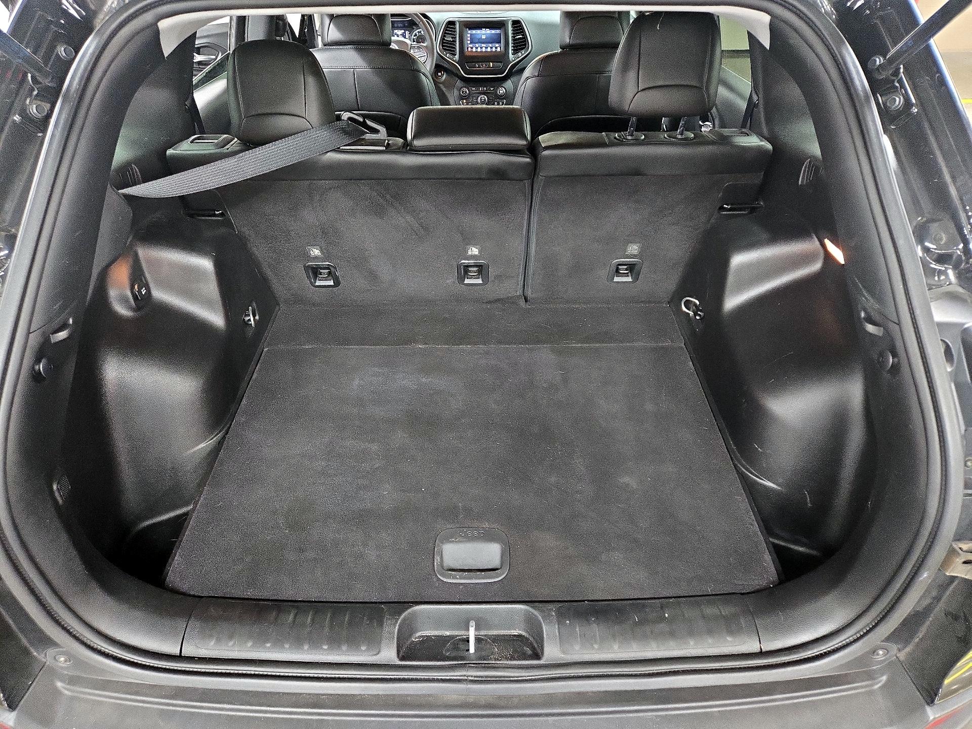 Thumbnail: 2021 Jeep Cherokee - 17