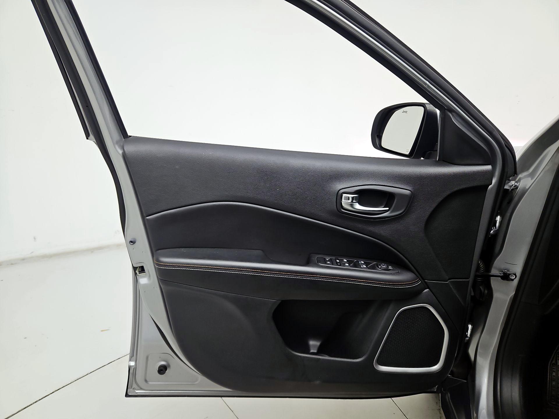 Thumbnail: 2020 Jeep Compass - 12