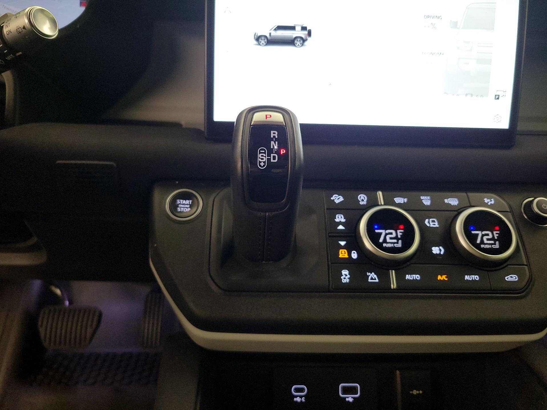 Thumbnail: 2022 Land Rover Defender - 17