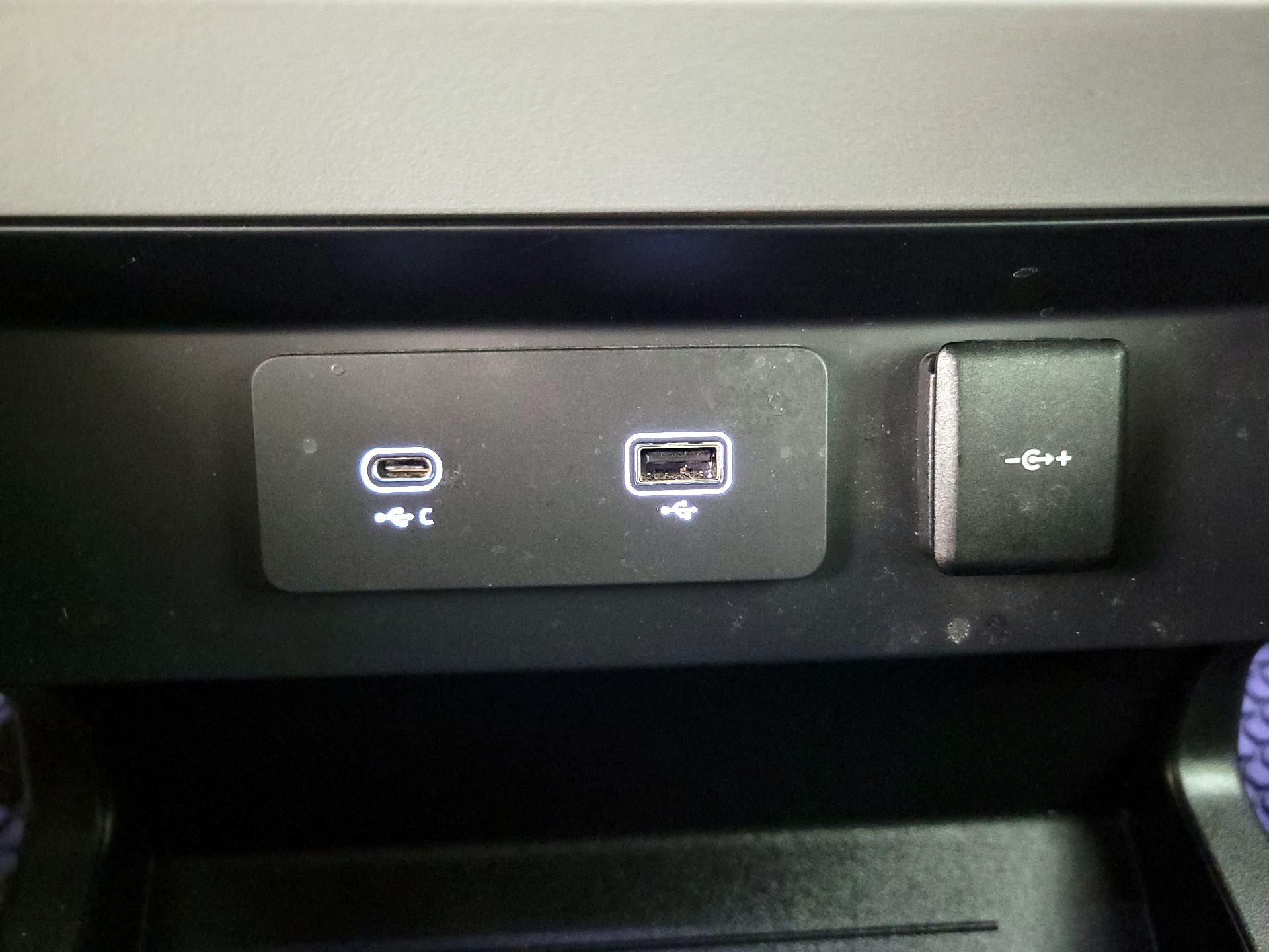 Thumbnail: 2022 Land Rover Defender - 18