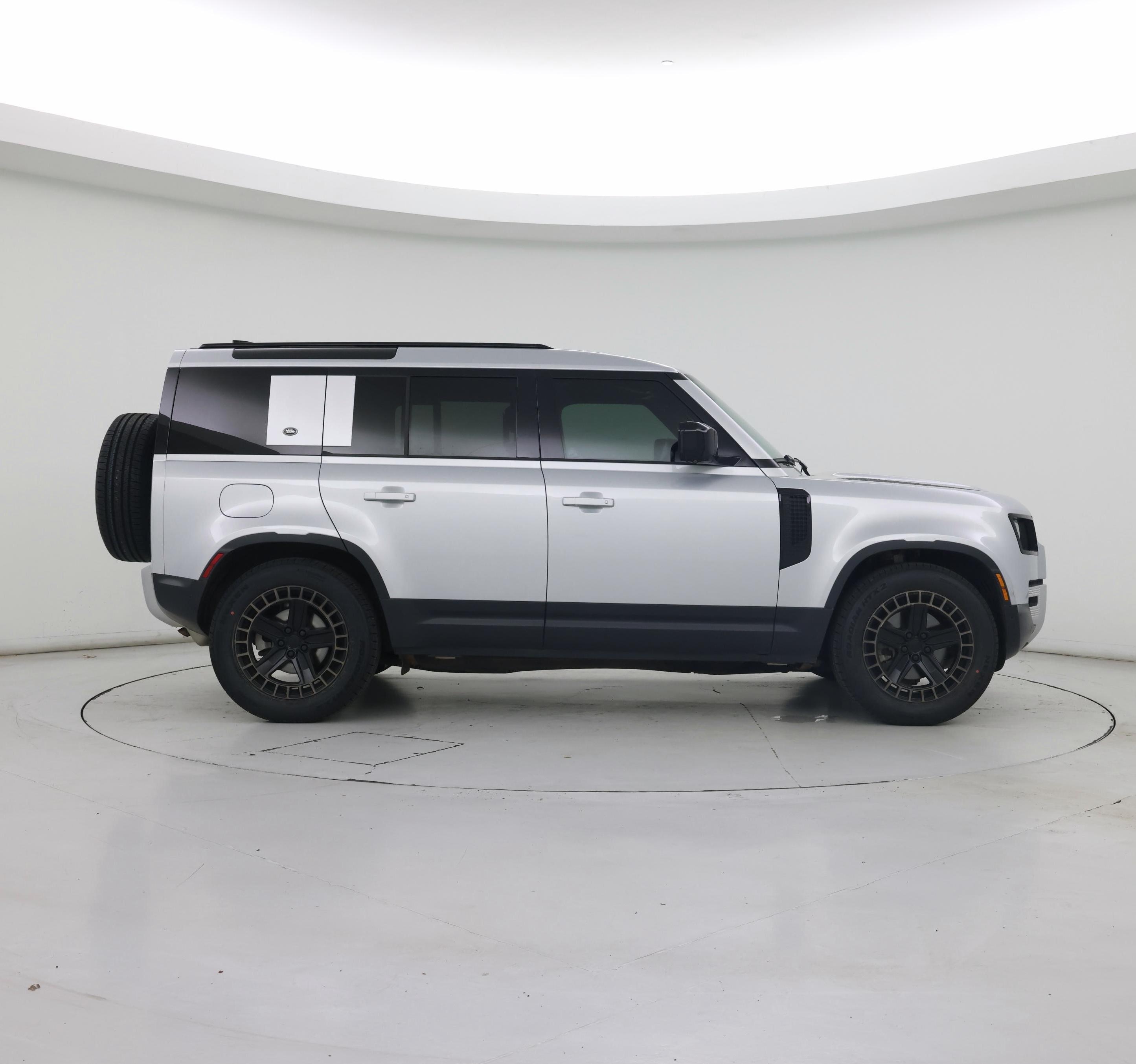 Thumbnail: 2022 Land Rover Defender - 7