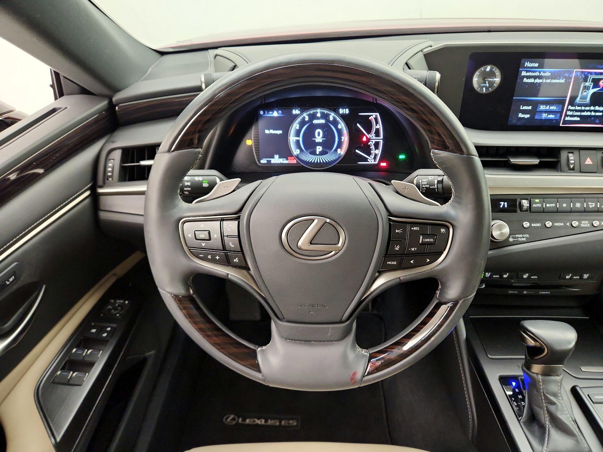 Thumbnail: 2021 Lexus ES - 10