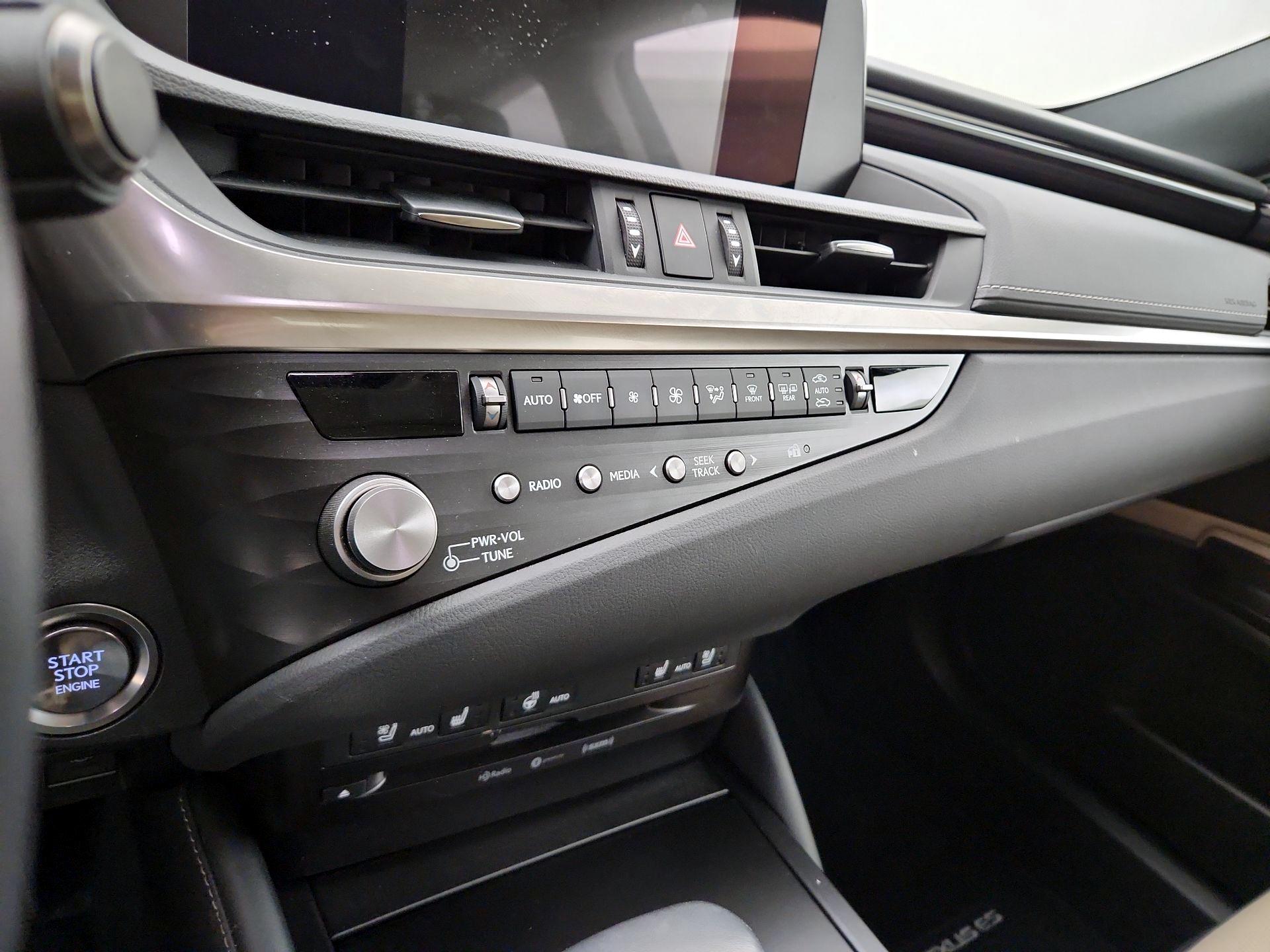 Thumbnail: 2021 Lexus ES - 14