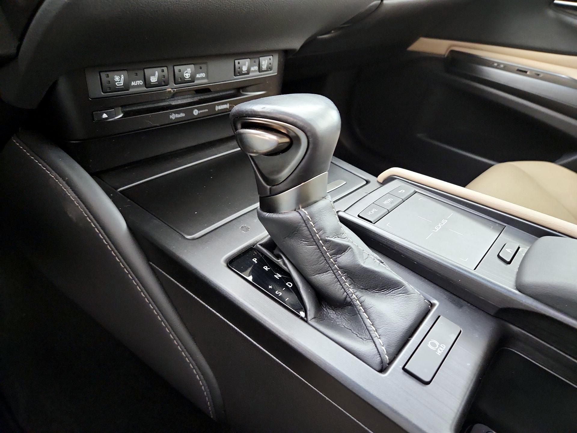 Thumbnail: 2021 Lexus ES - 15