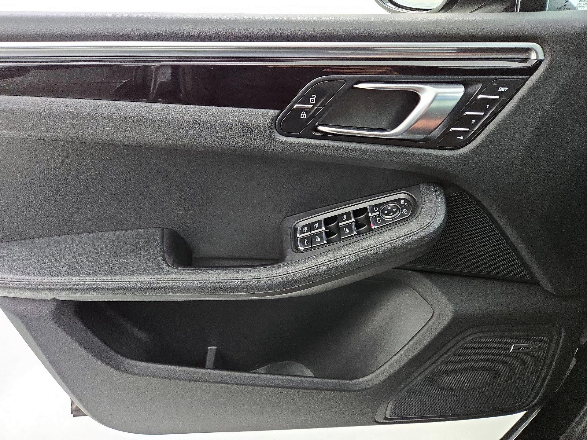 Thumbnail: 2021 Porsche Macan - 12