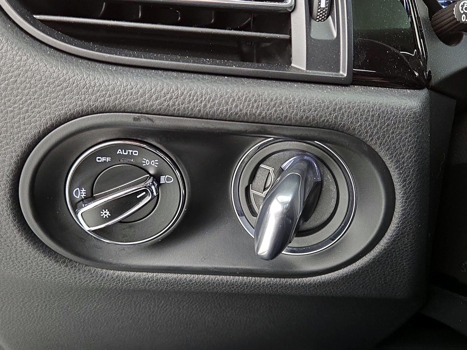 Thumbnail: 2021 Porsche Macan - 13