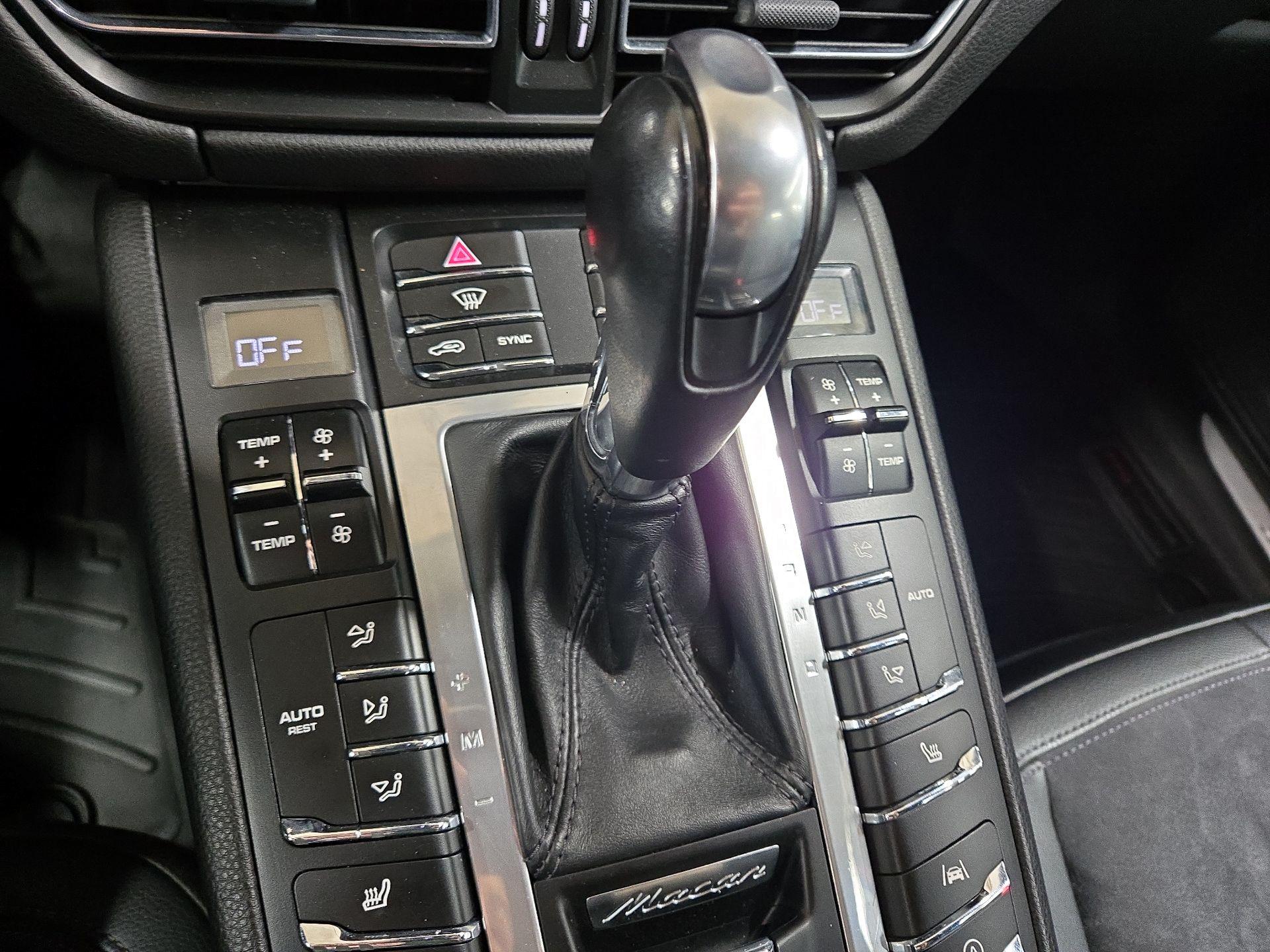 Thumbnail: 2021 Porsche Macan - 18