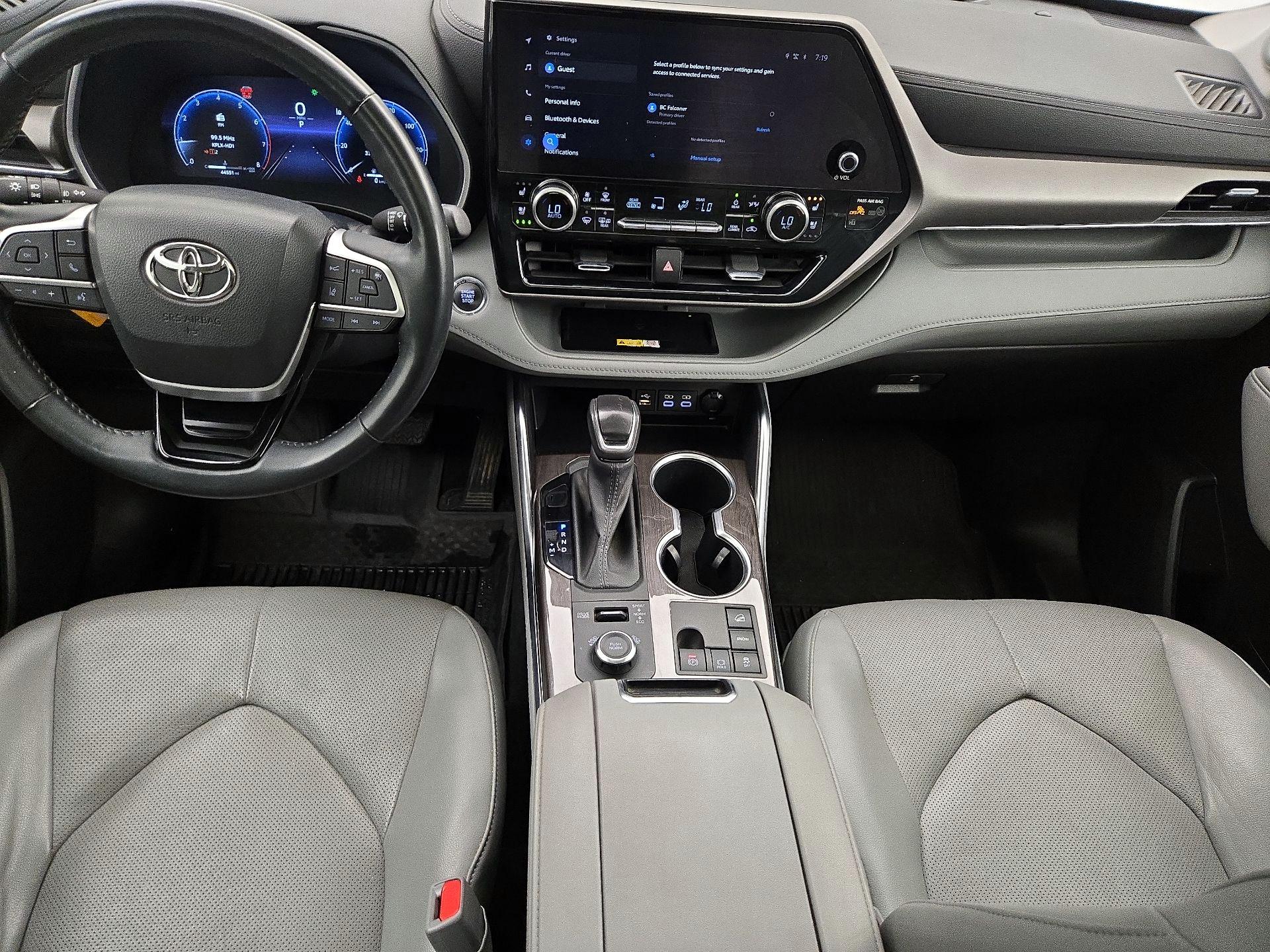 Thumbnail: 2023 Toyota Highlander - 9