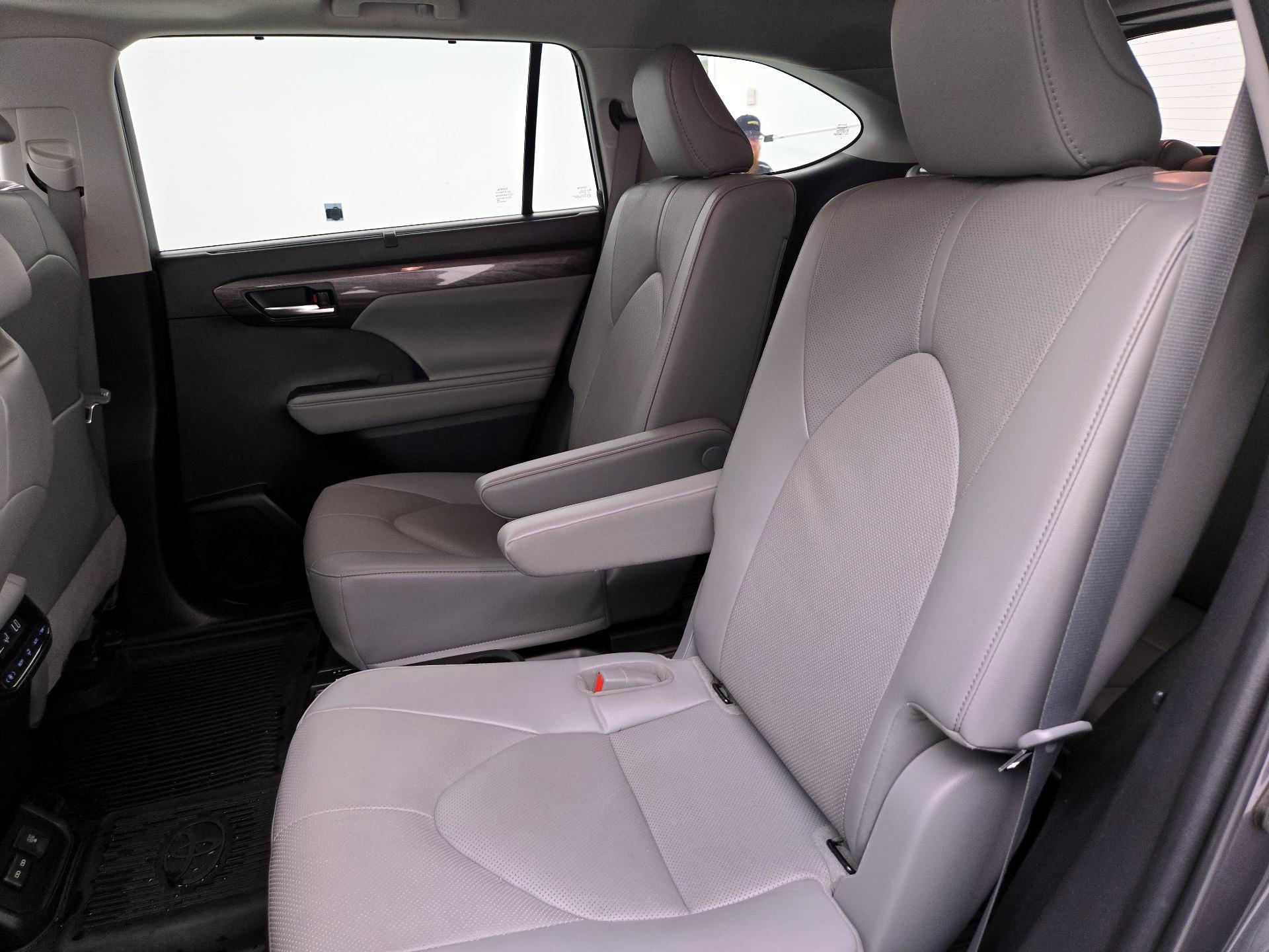 Thumbnail: 2023 Toyota Highlander - 20