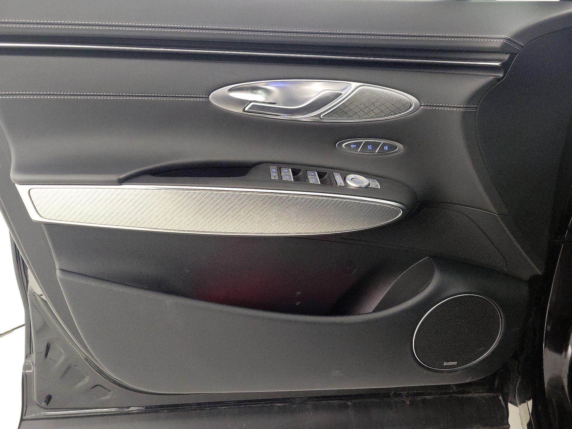 Thumbnail: 2024 Genesis GV70 - 12