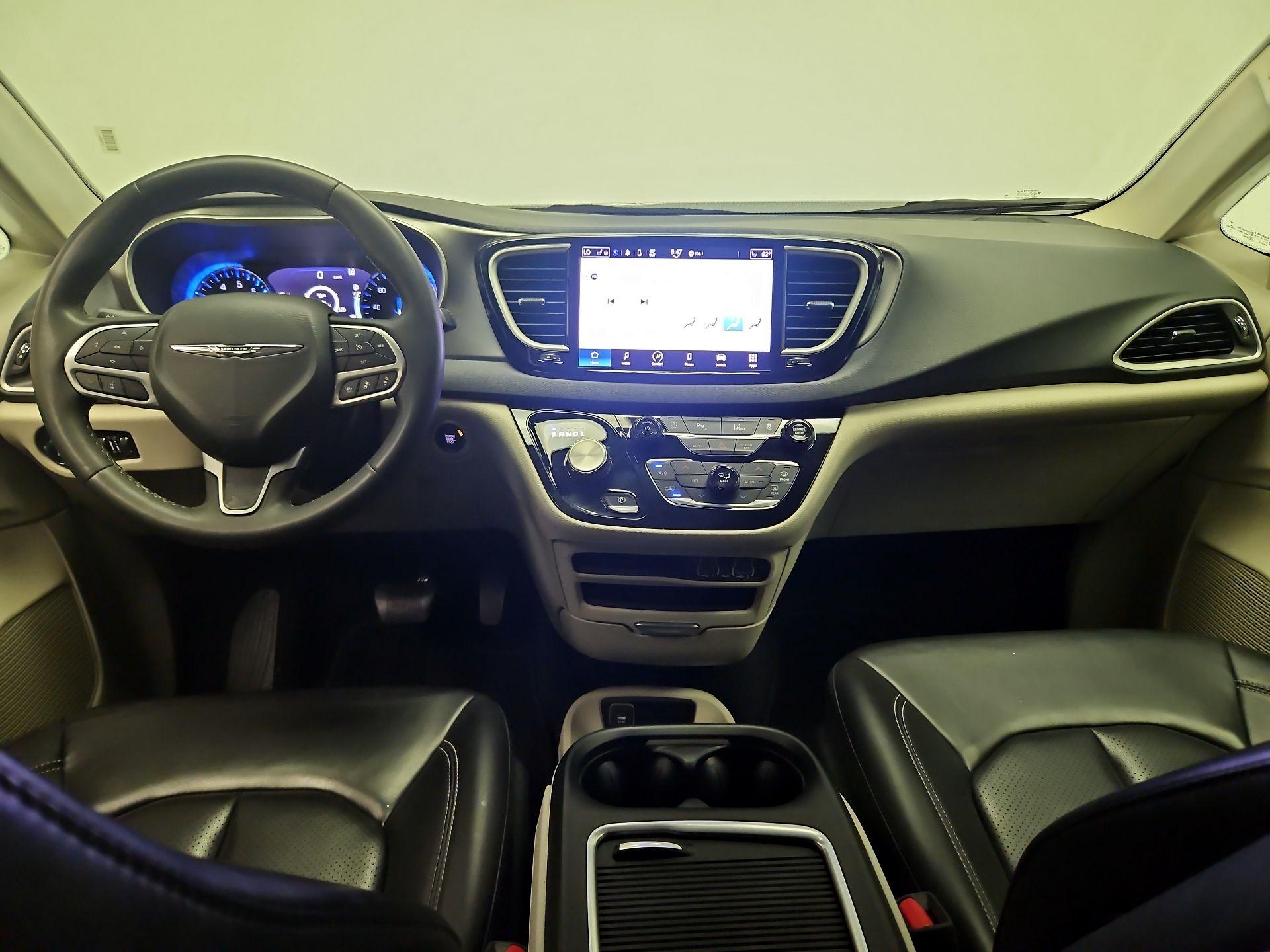 Thumbnail: 2023 Chrysler Pacifica - 9