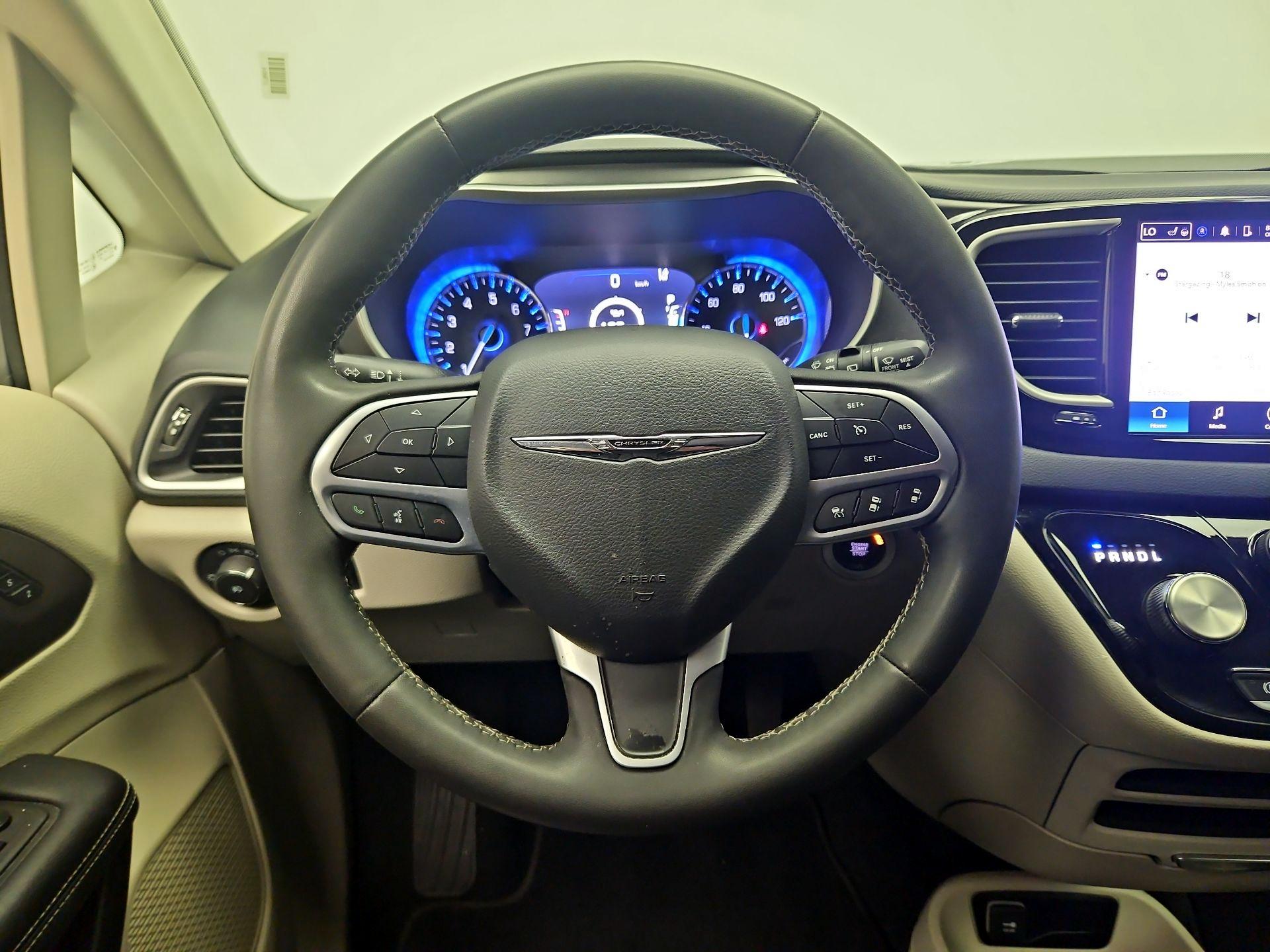 Thumbnail: 2023 Chrysler Pacifica - 10