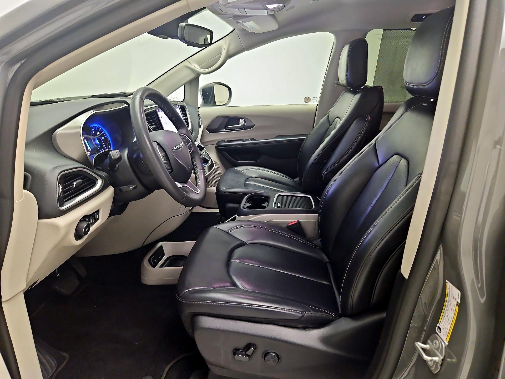 Thumbnail: 2023 Chrysler Pacifica - 11