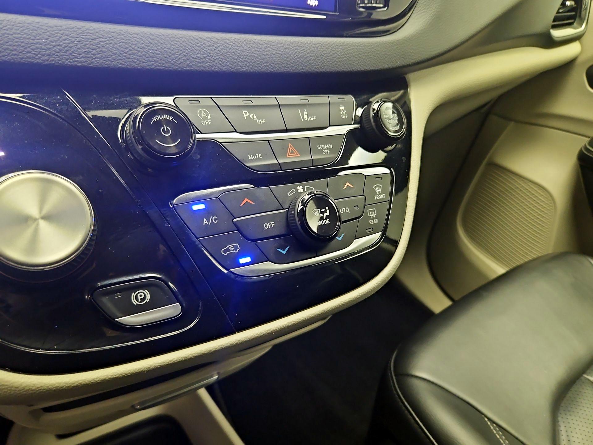 Thumbnail: 2023 Chrysler Pacifica - 16