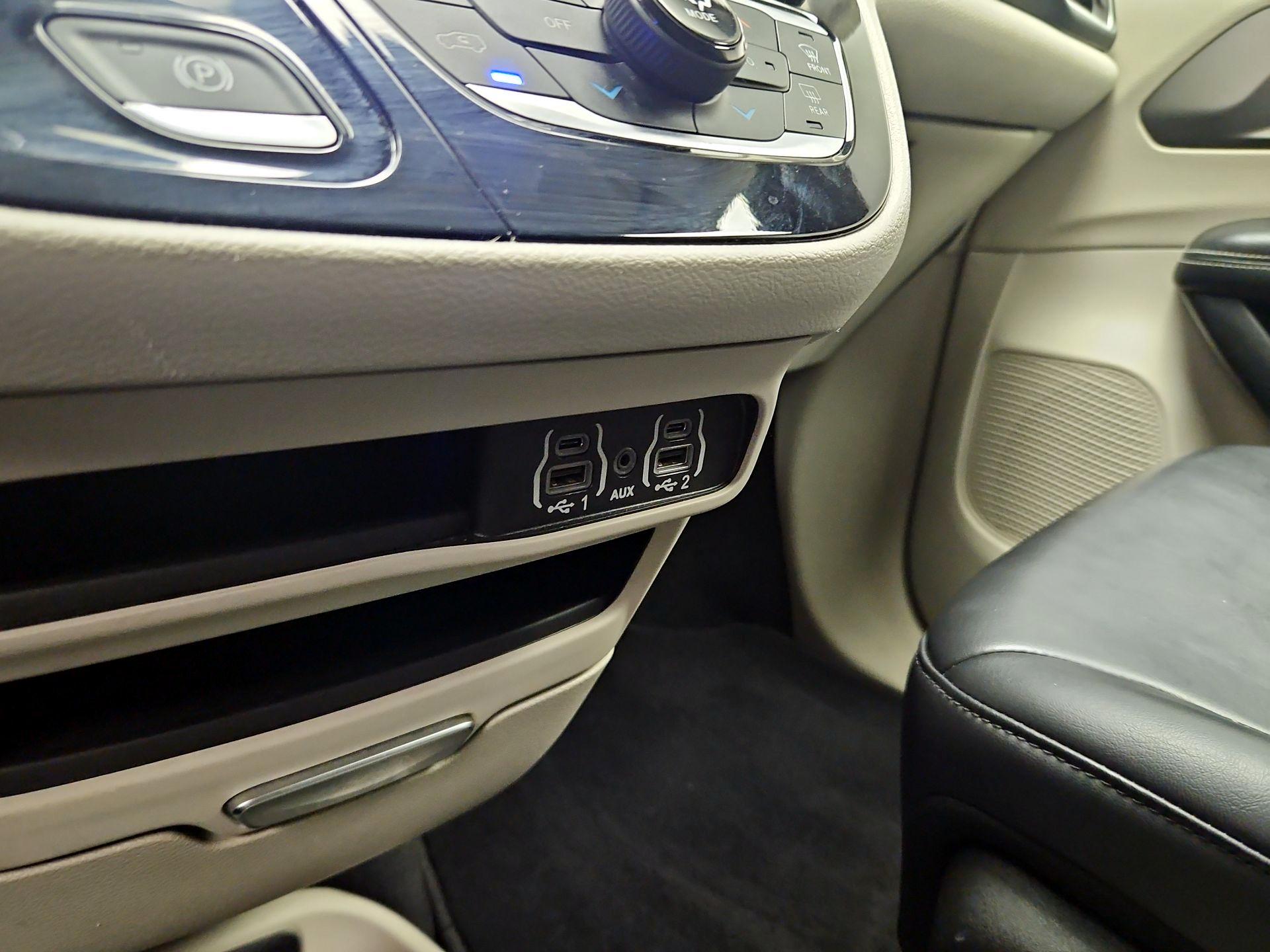 Thumbnail: 2023 Chrysler Pacifica - 18