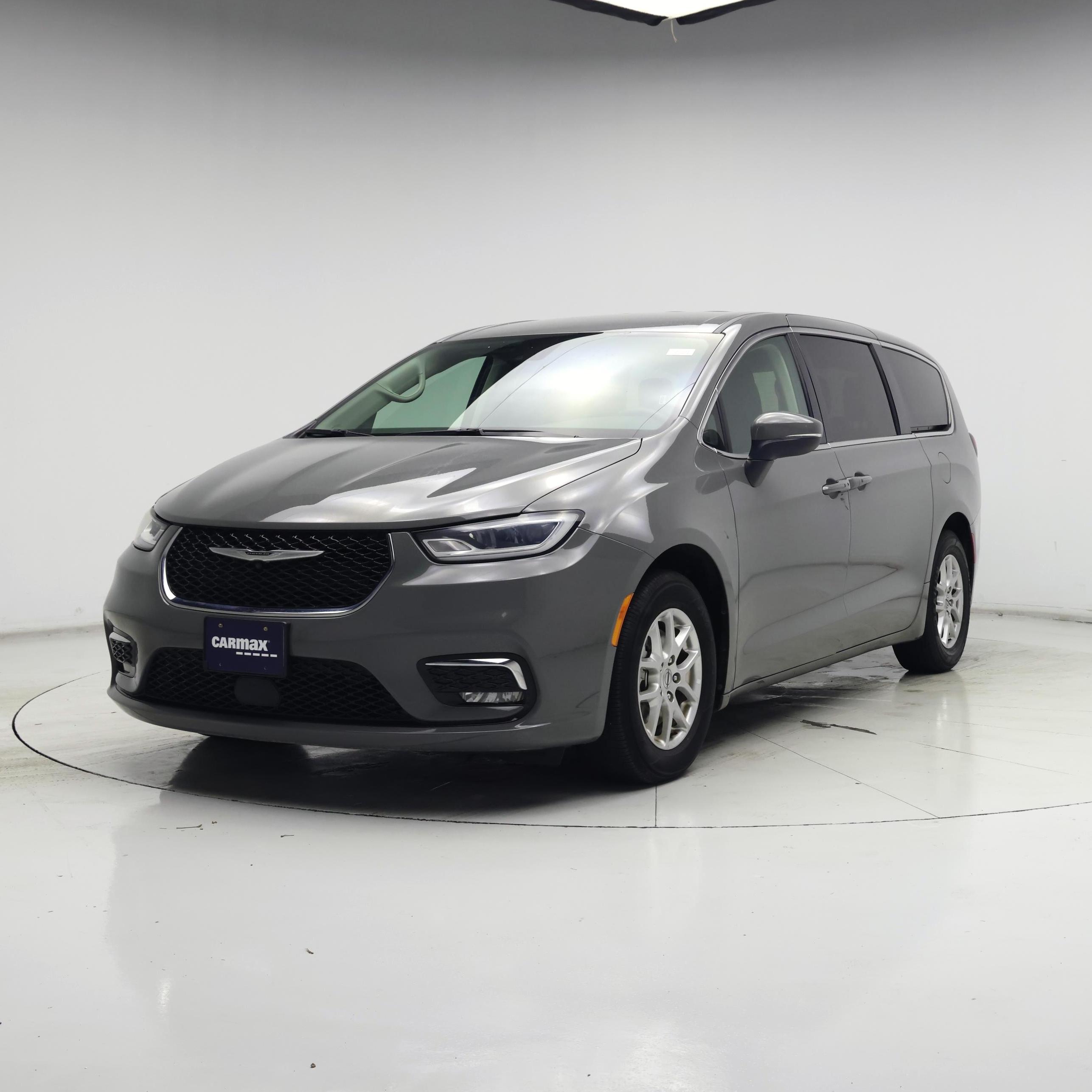 Thumbnail: 2023 Chrysler Pacifica - 4