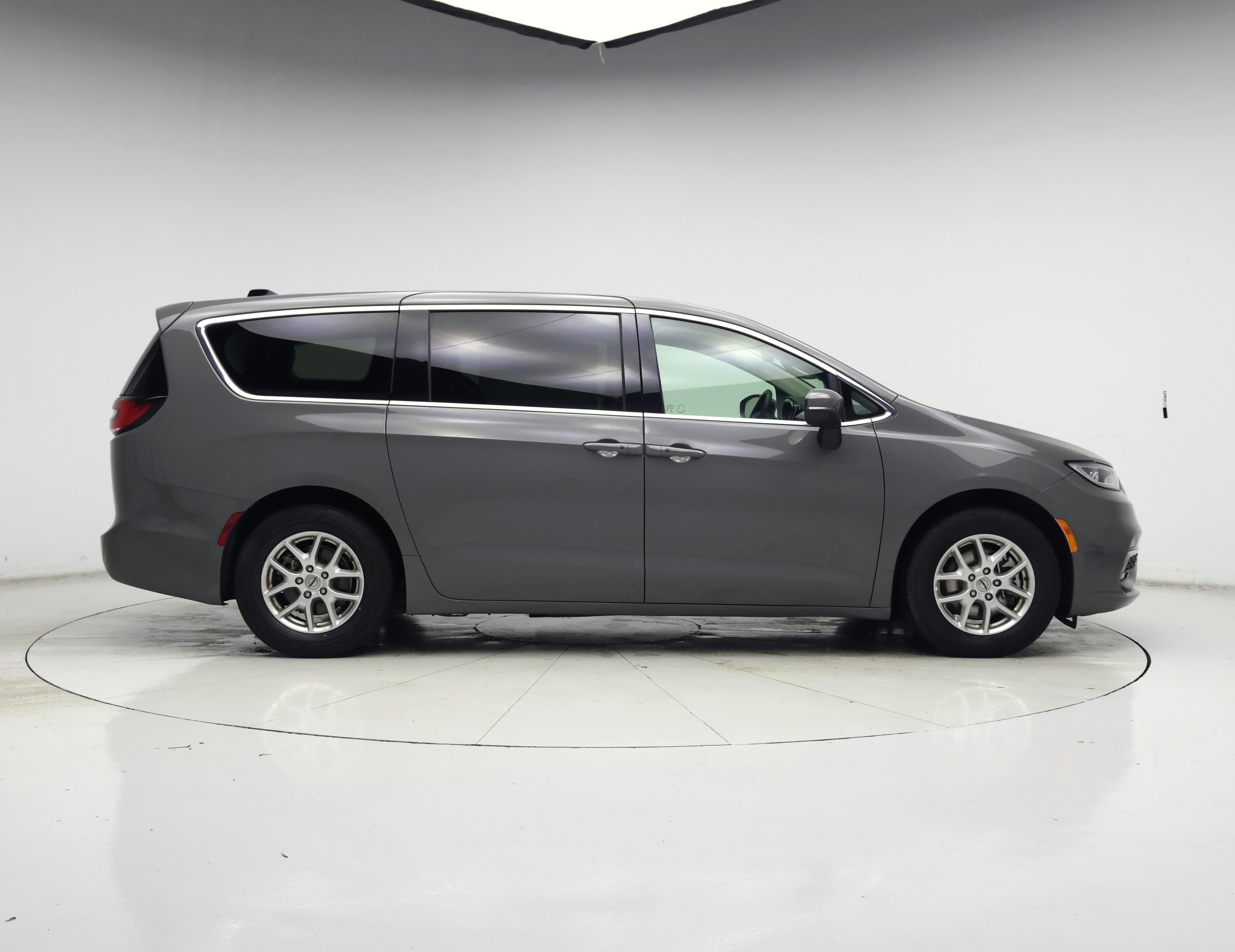 Thumbnail: 2023 Chrysler Pacifica - 7