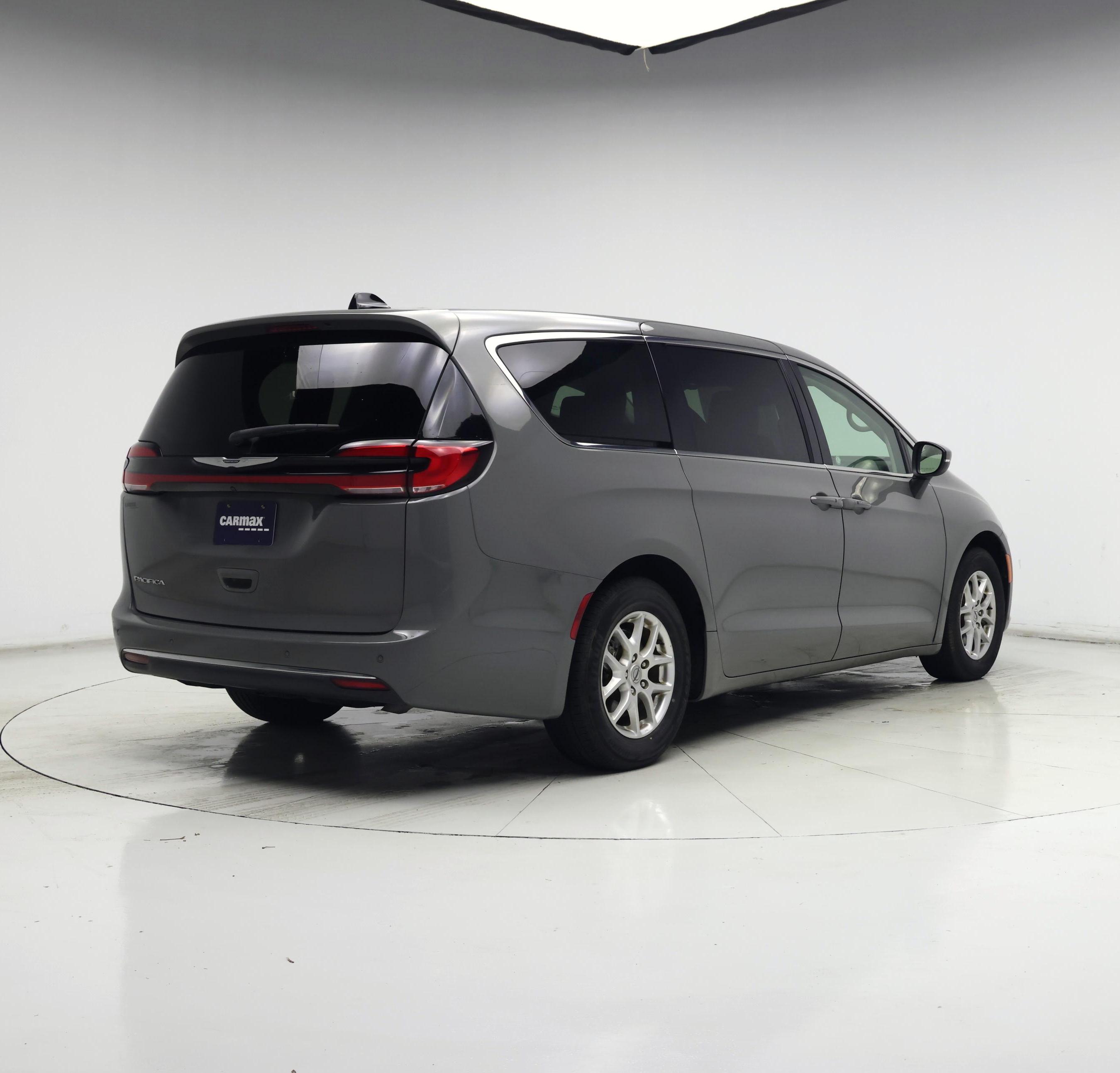 Thumbnail: 2023 Chrysler Pacifica - 8