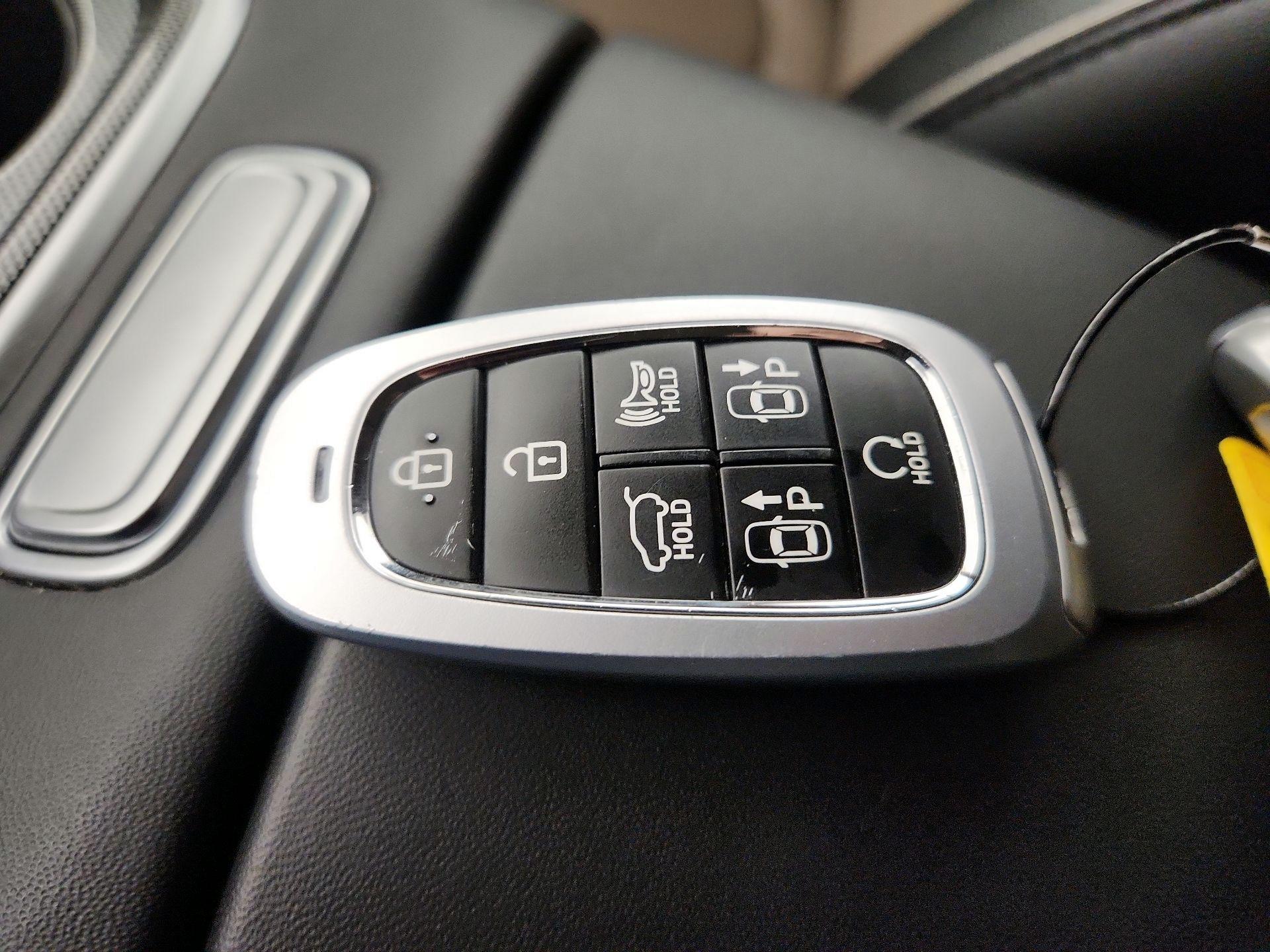 Thumbnail: 2022 Hyundai Santa Fe - 16