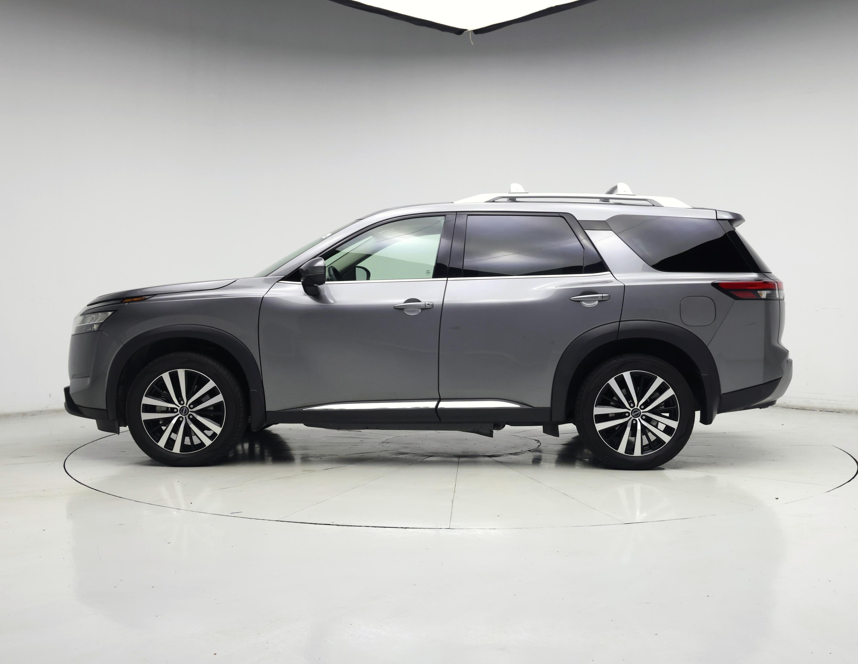 Thumbnail: 2023 Nissan Pathfinder - 3