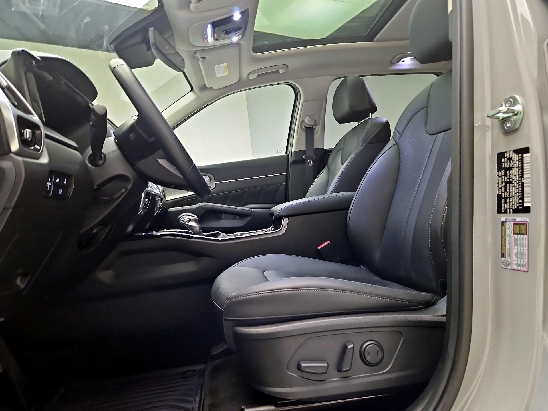 Thumbnail: 2023 Kia Sorento - 11