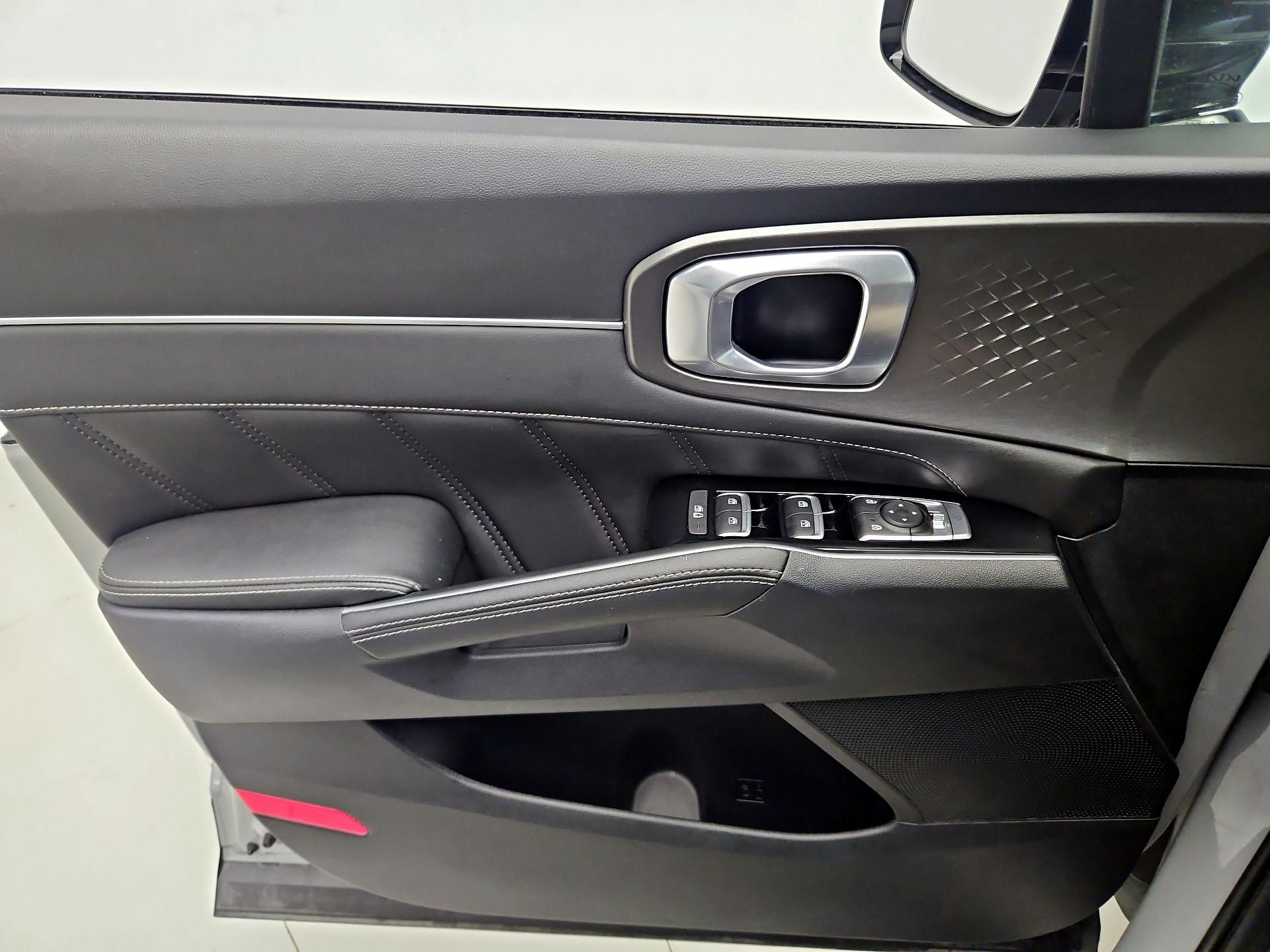 Thumbnail: 2023 Kia Sorento - 12