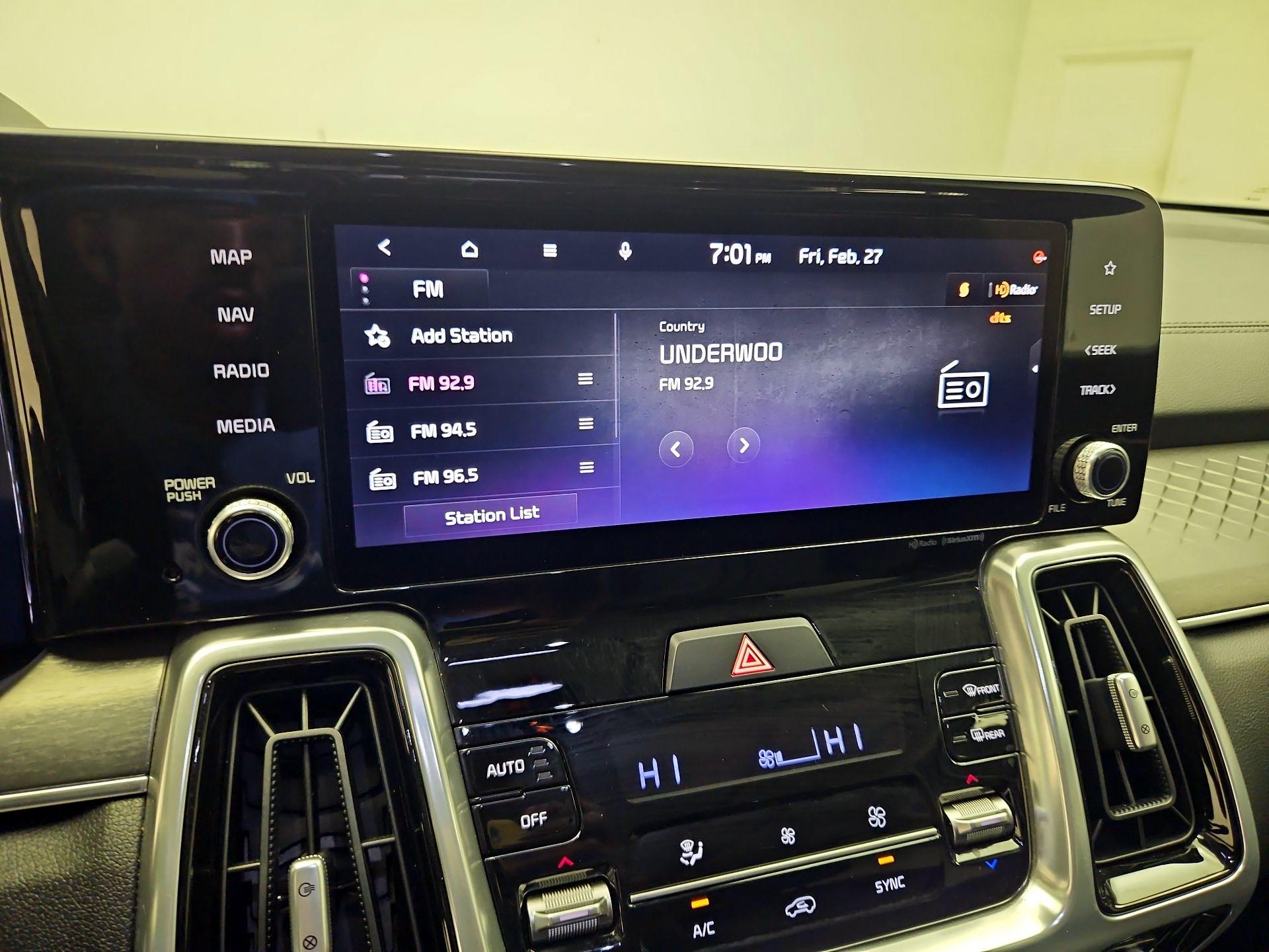 Thumbnail: 2023 Kia Sorento - 16