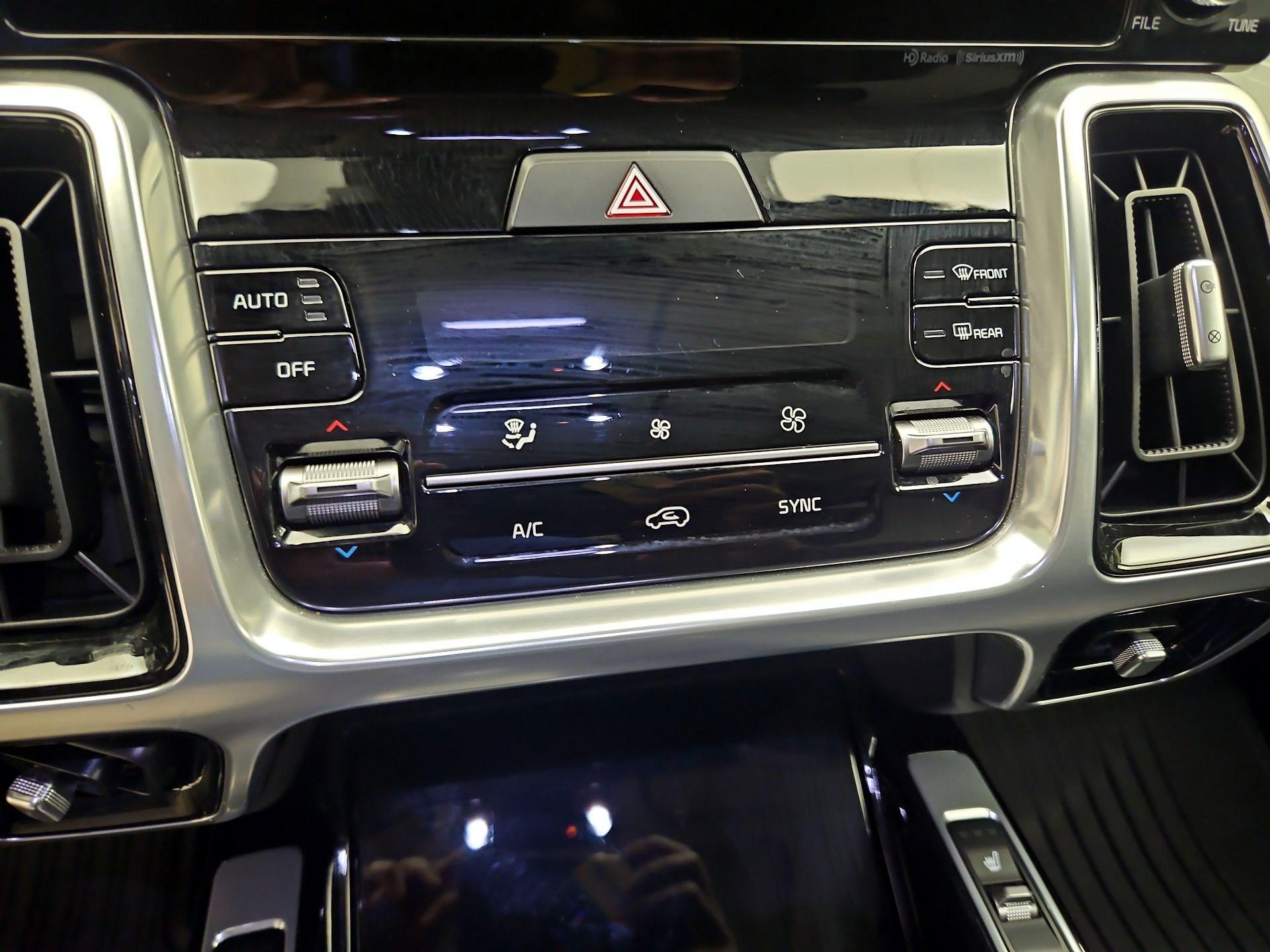 Thumbnail: 2023 Kia Sorento - 17