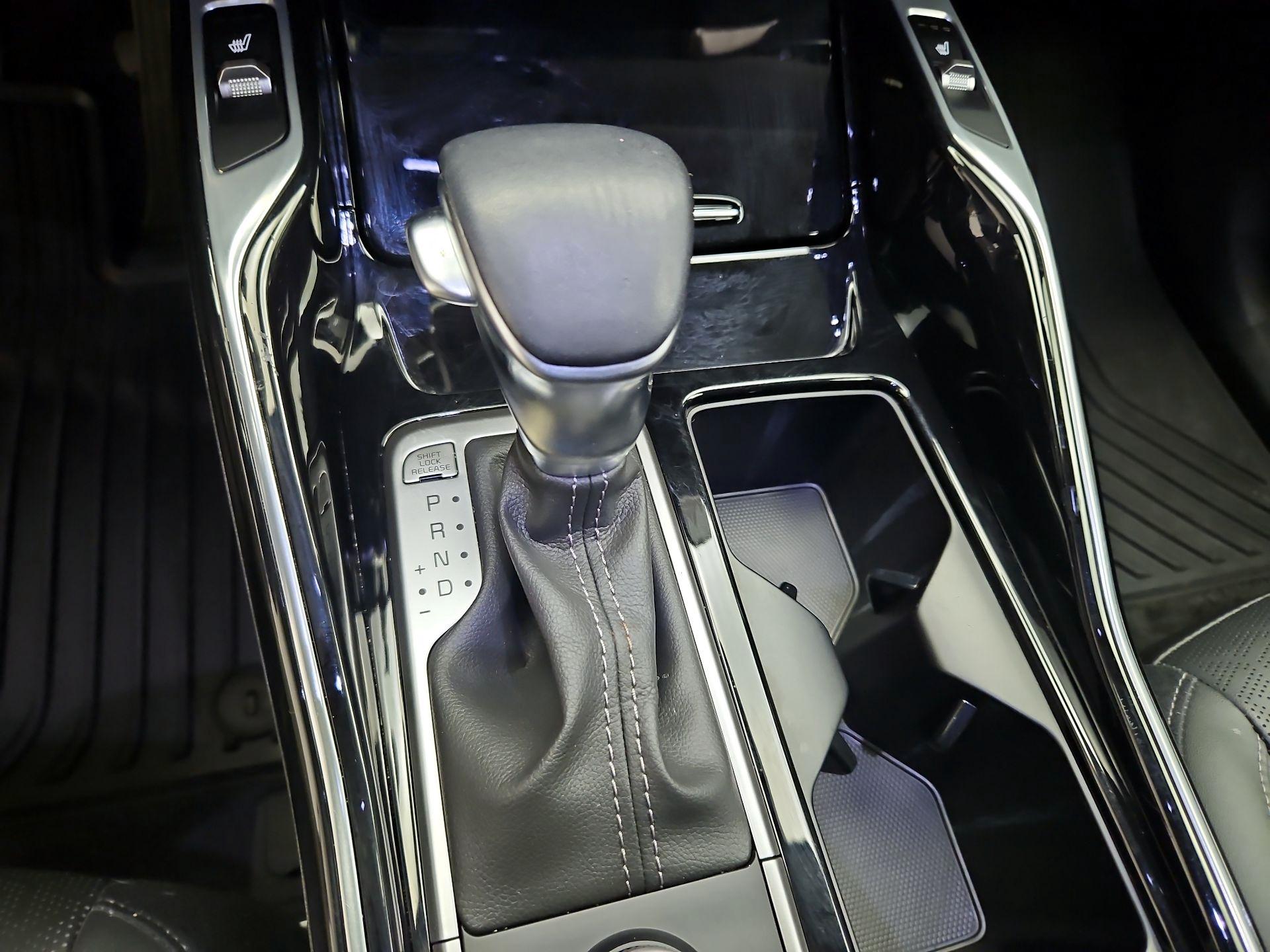 Thumbnail: 2023 Kia Sorento - 18