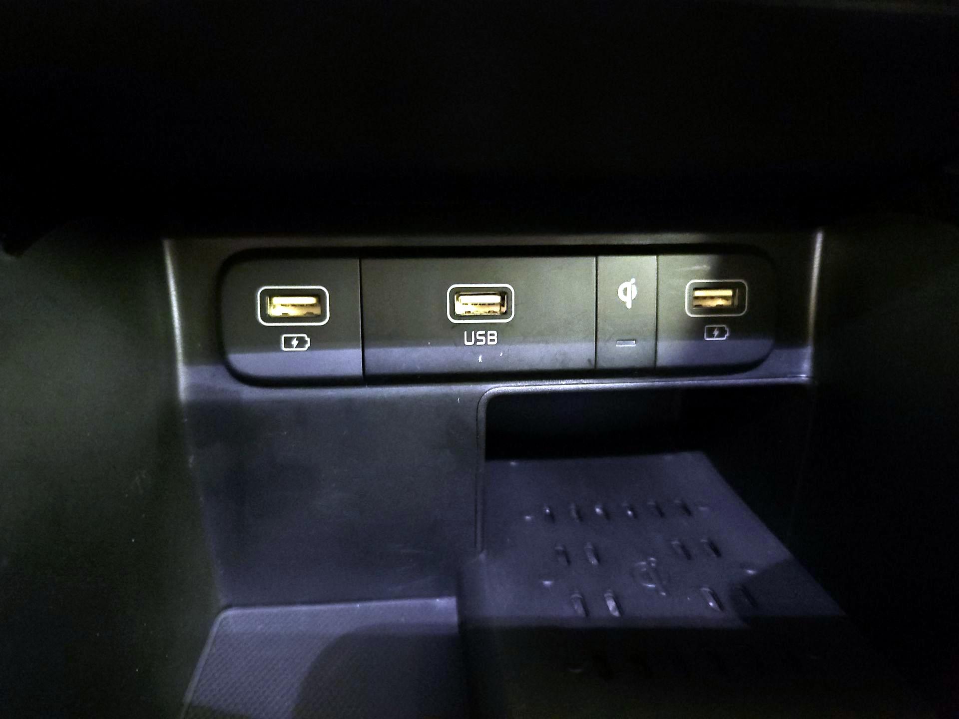 Thumbnail: 2023 Kia Sorento - 19