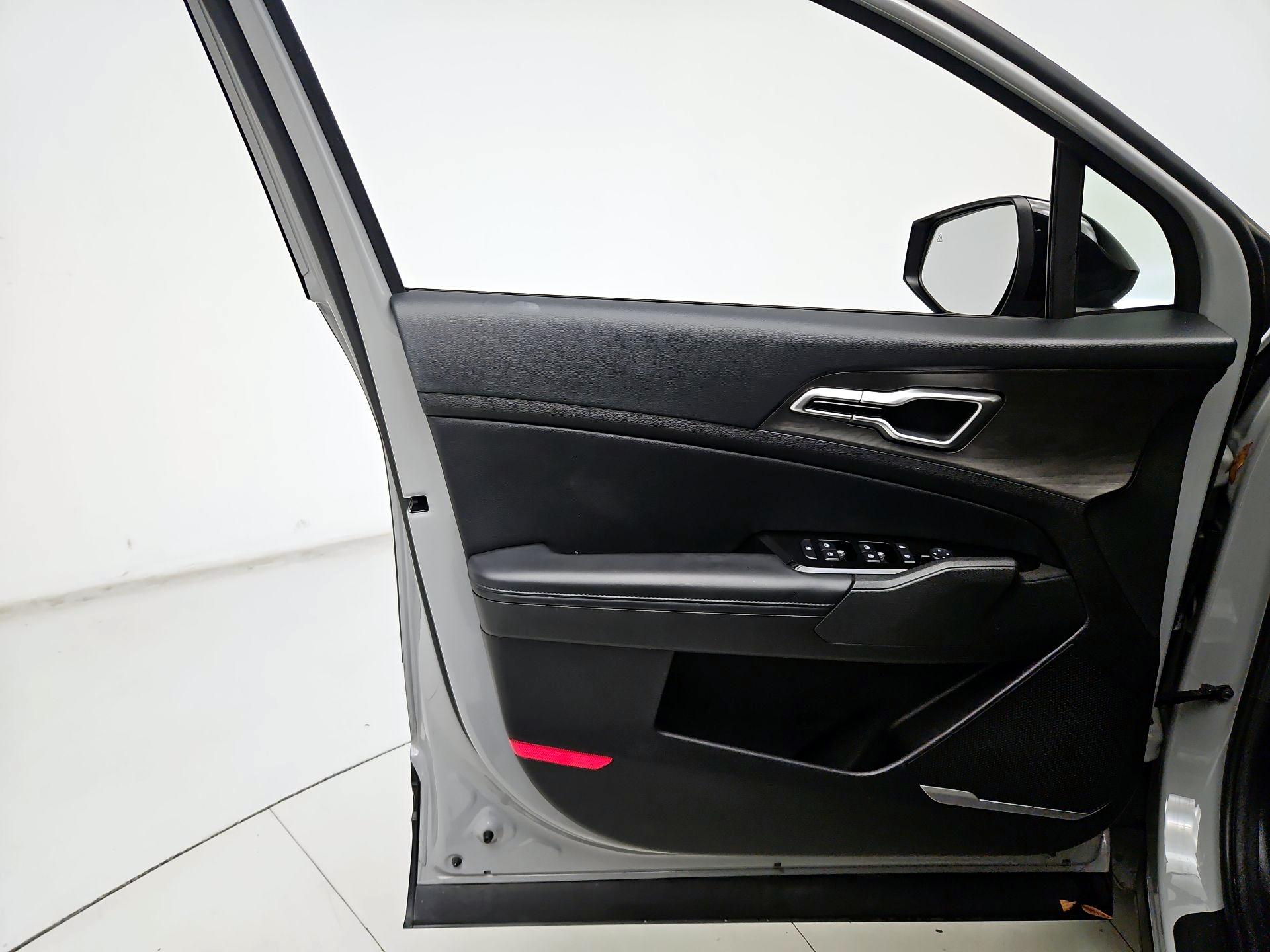 Thumbnail: 2023 Kia Sportage - 12