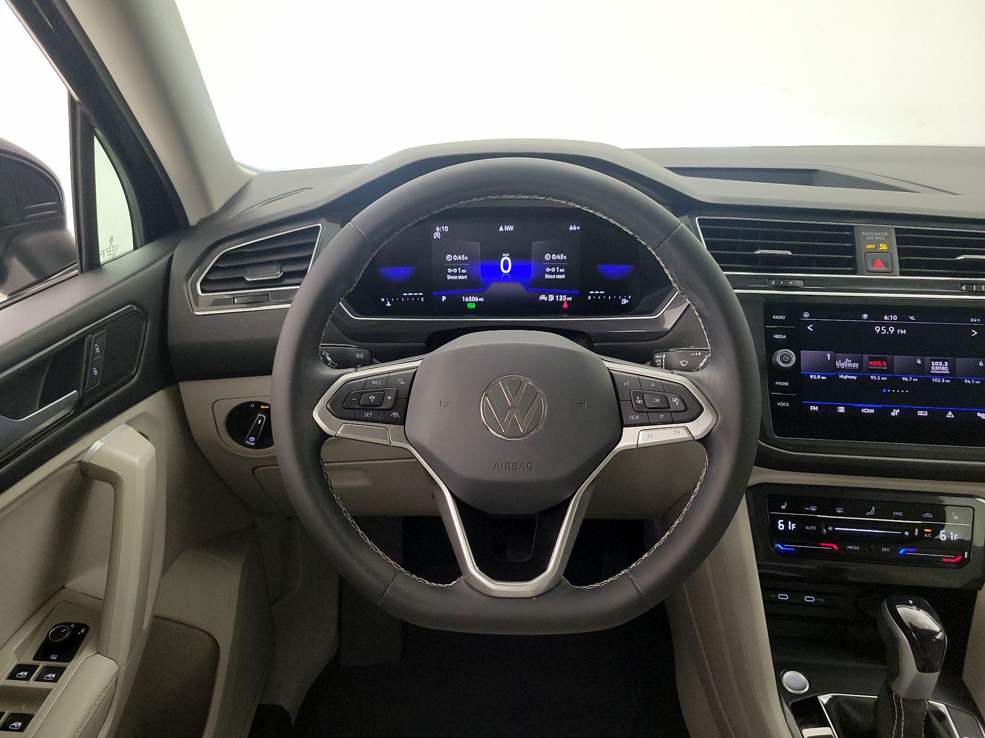 Thumbnail: 2023 Volkswagen Tiguan - 10