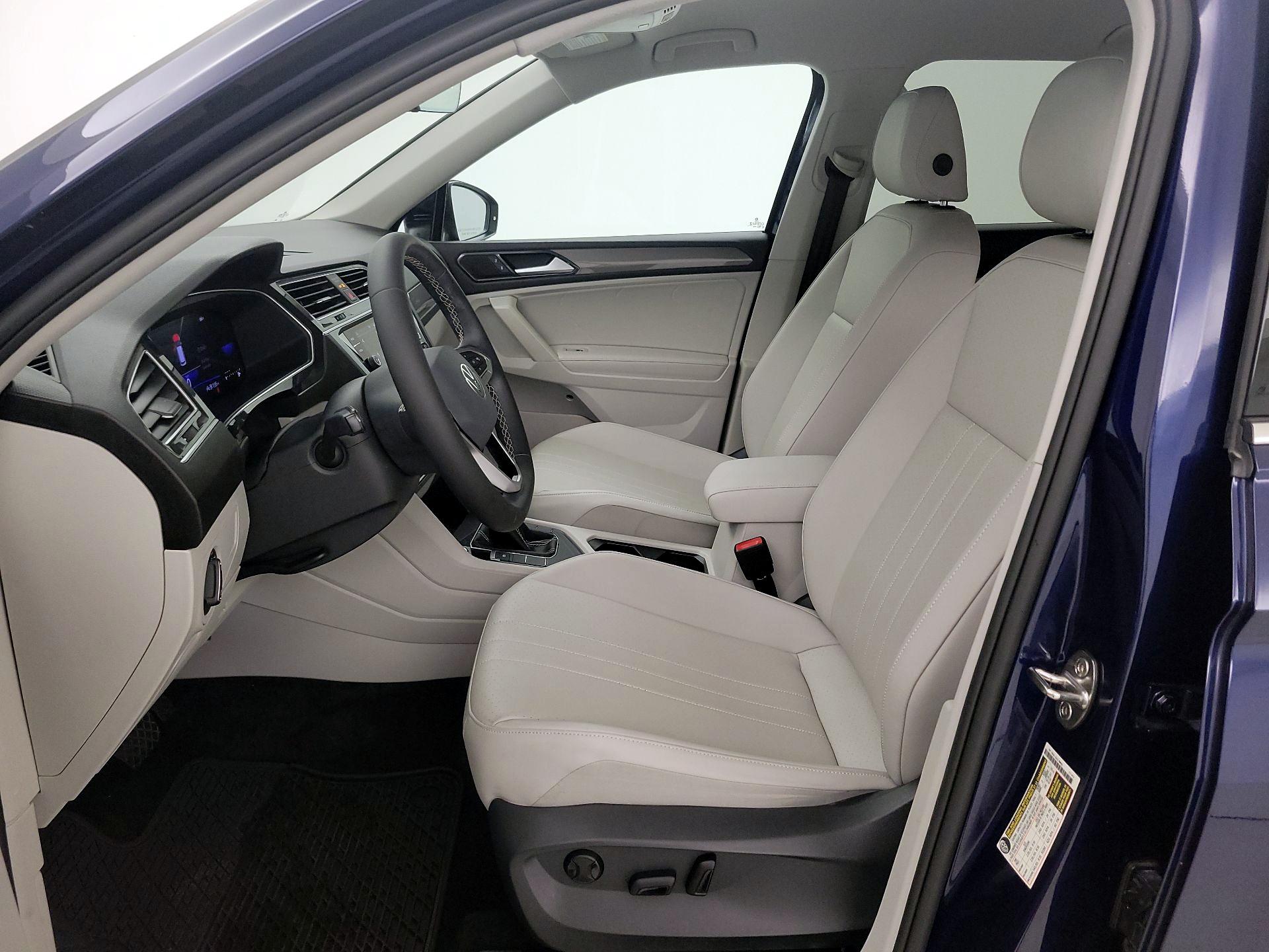 Thumbnail: 2023 Volkswagen Tiguan - 11