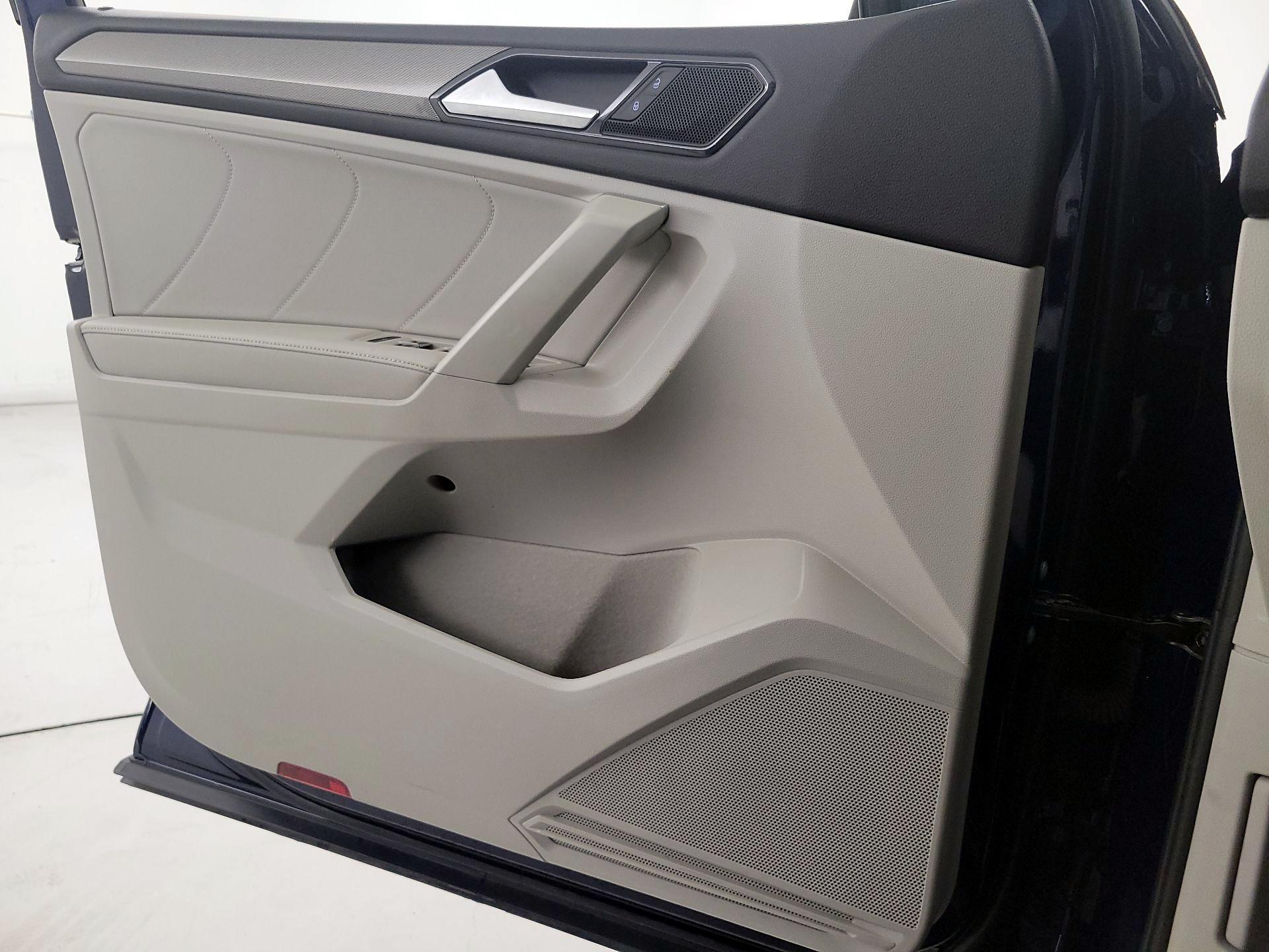 Thumbnail: 2023 Volkswagen Tiguan - 12