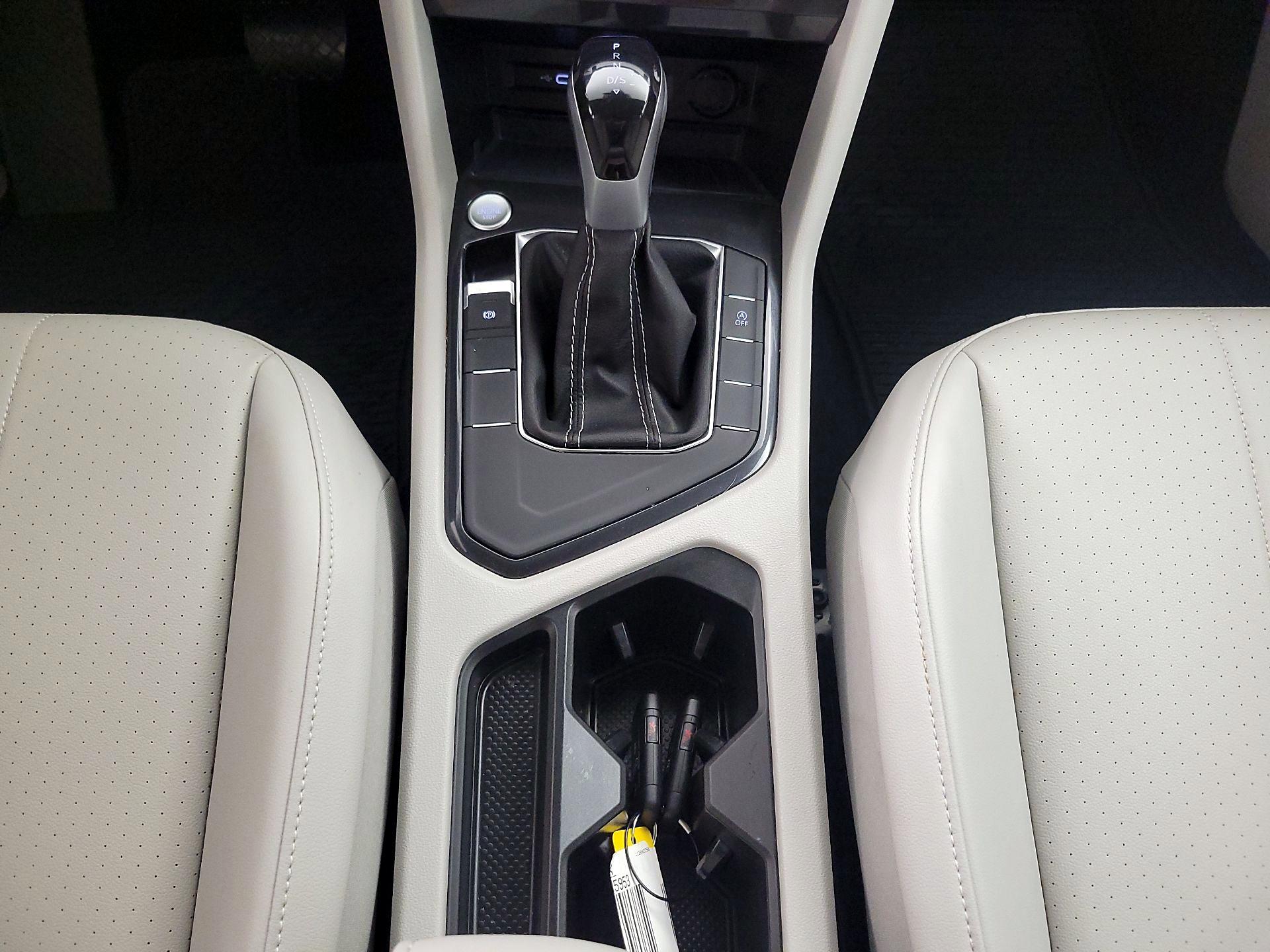 Thumbnail: 2023 Volkswagen Tiguan - 17