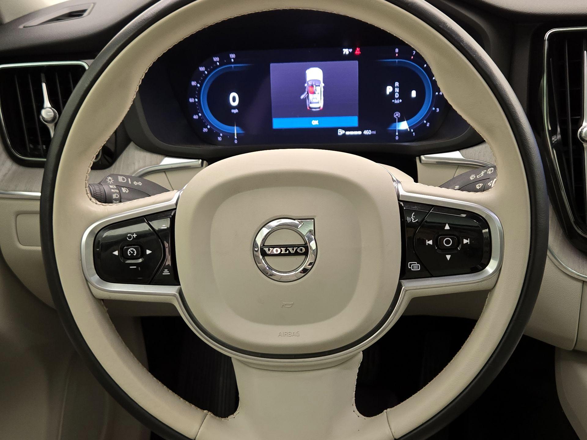 Thumbnail: 2023 Volvo XC60 - 10