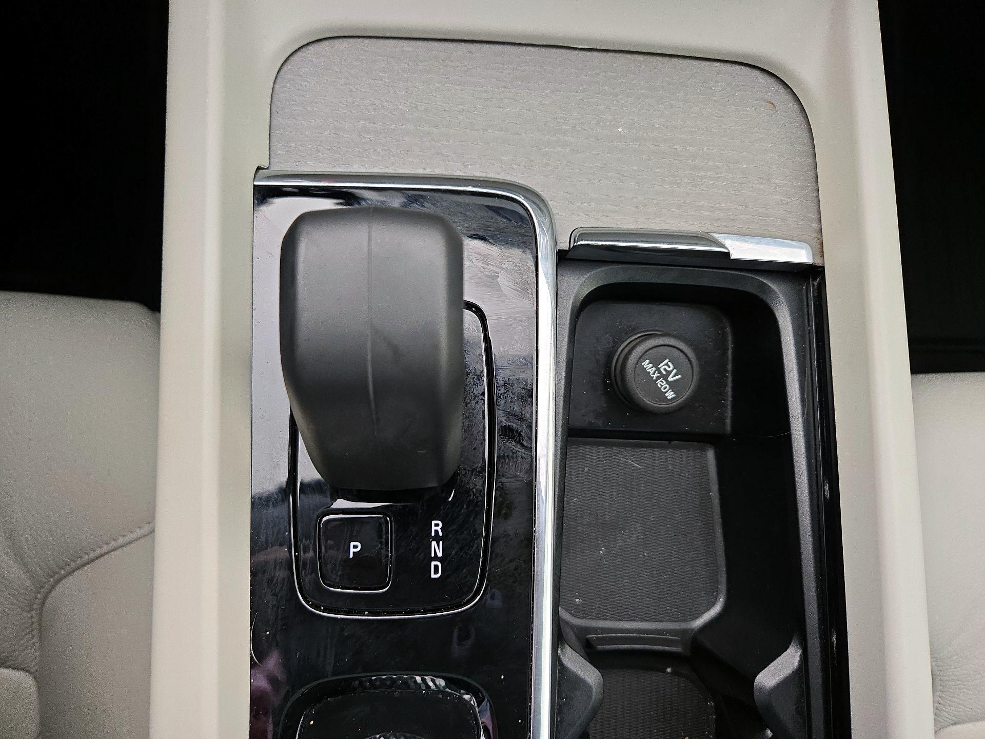 Thumbnail: 2023 Volvo XC60 - 17